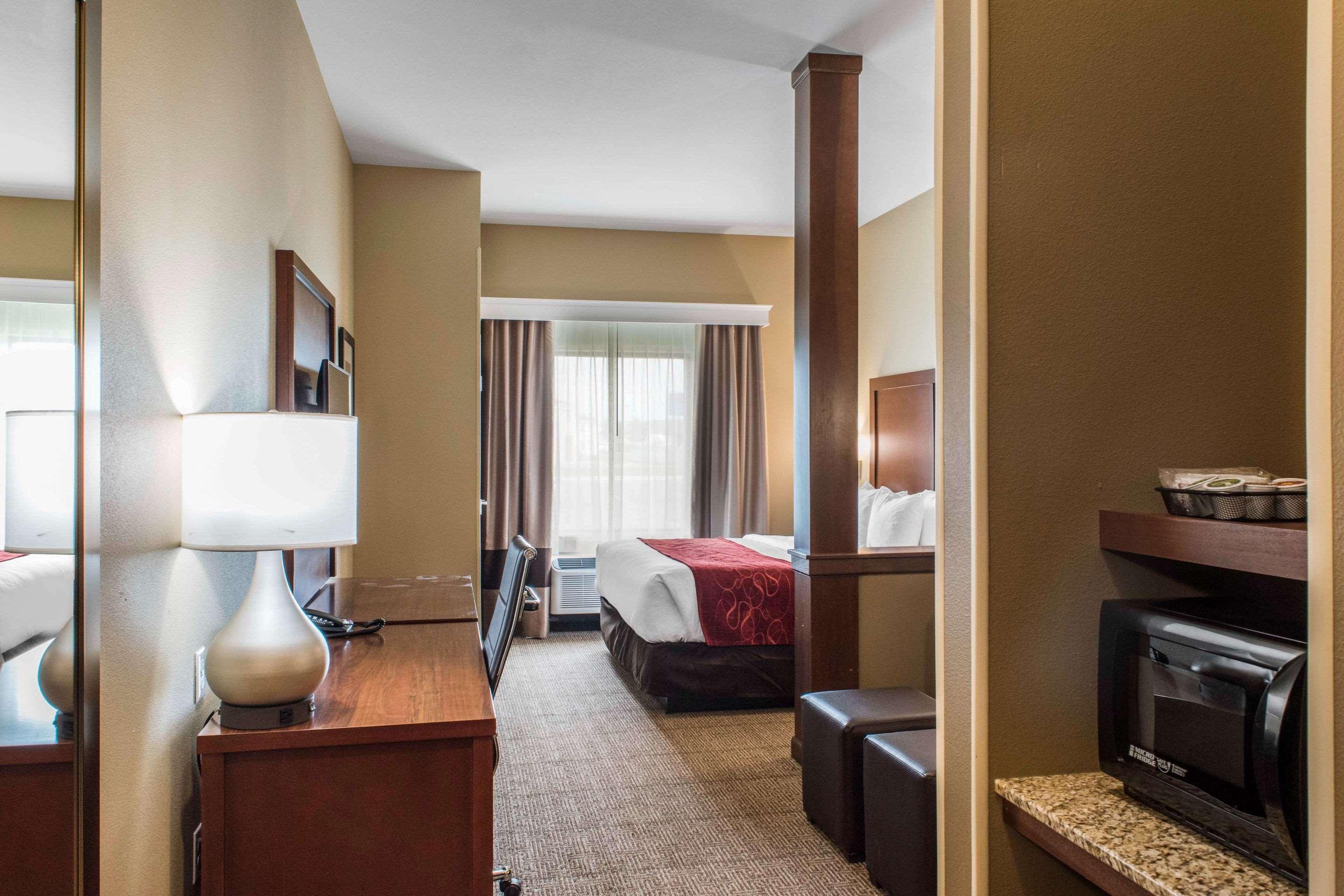 Comfort Suites — photo 5