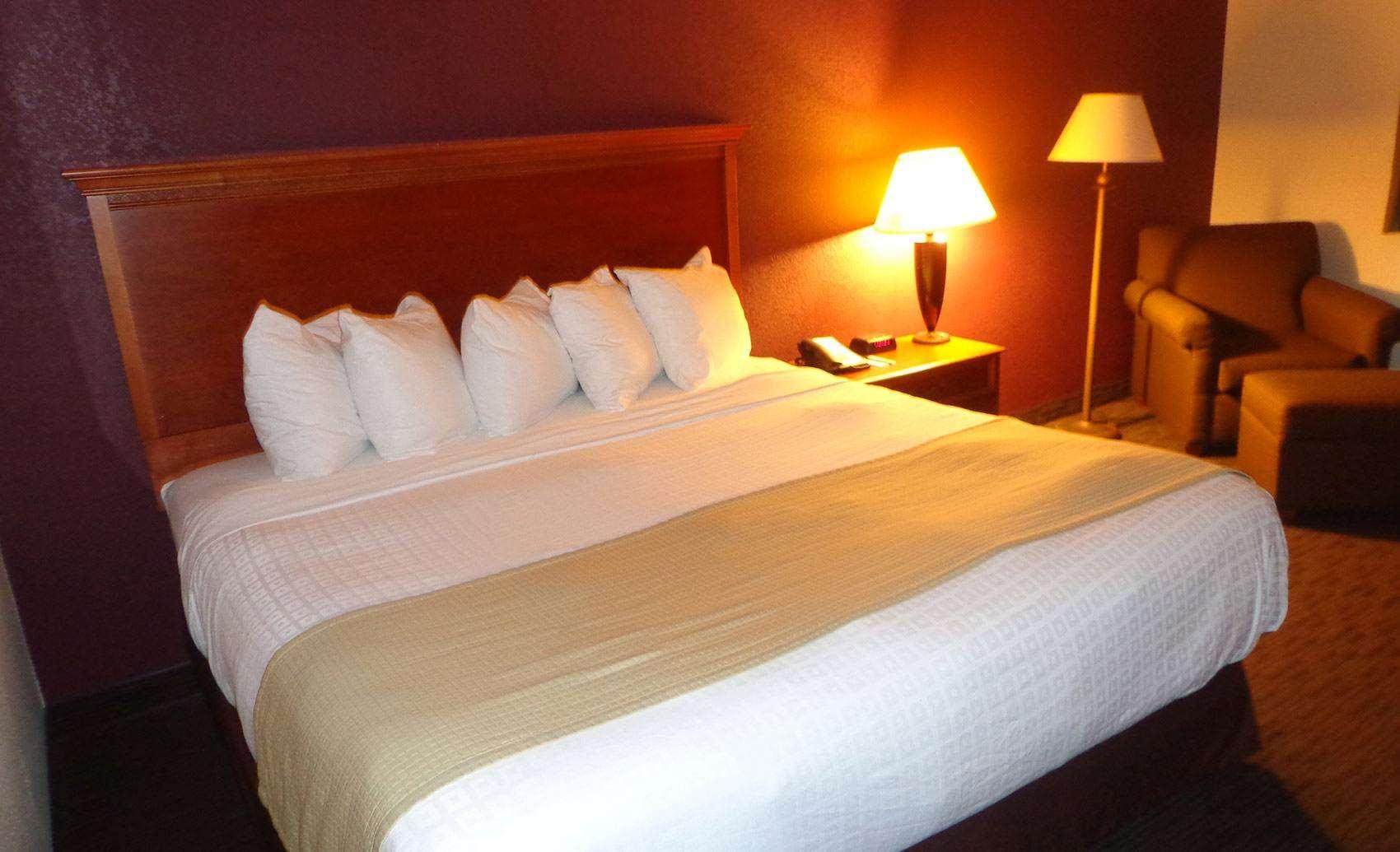 AmericInn Lodge & Suites Marshall — photo 5