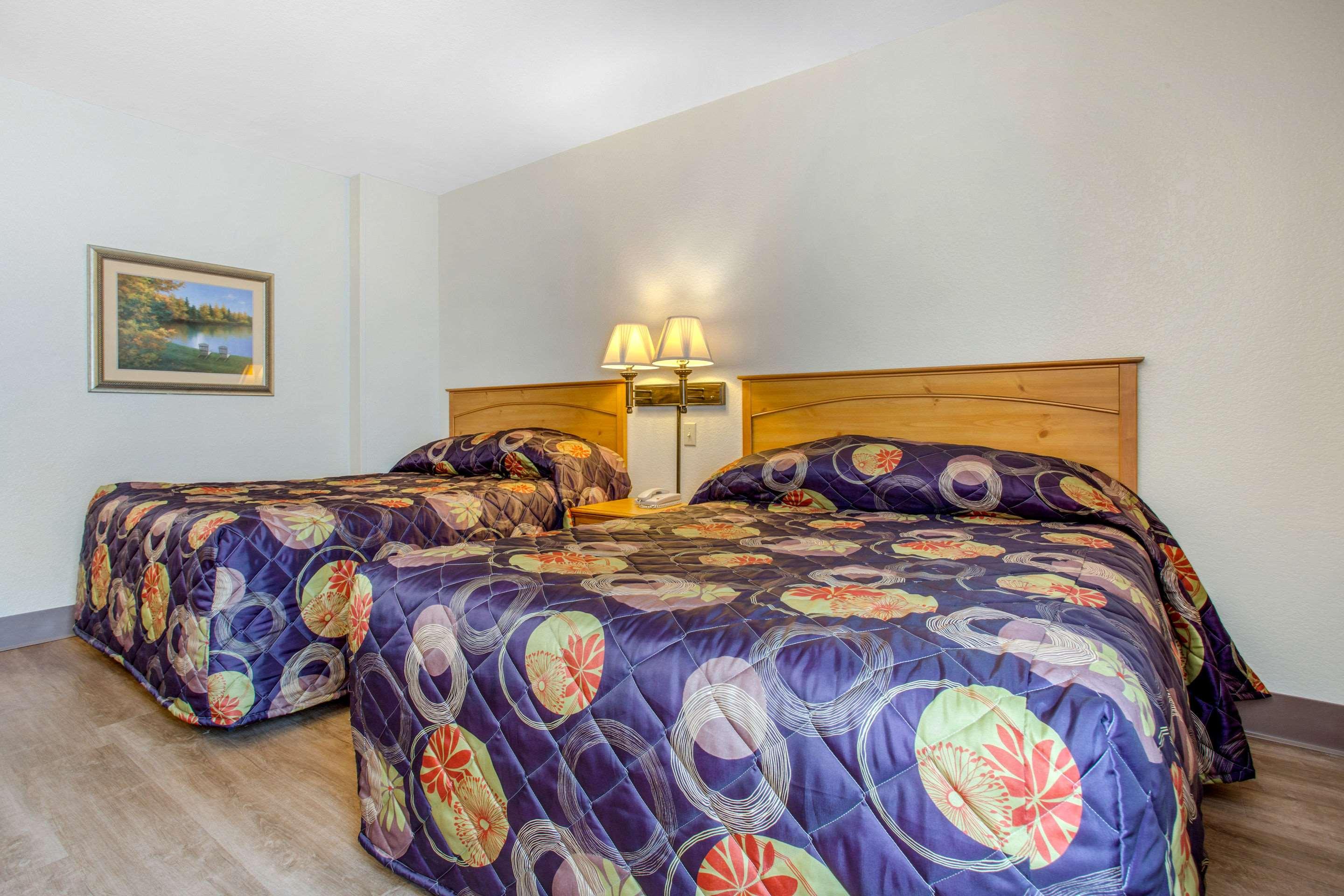 Rodeway Inn & Suites At Biltmore Square — photo 5