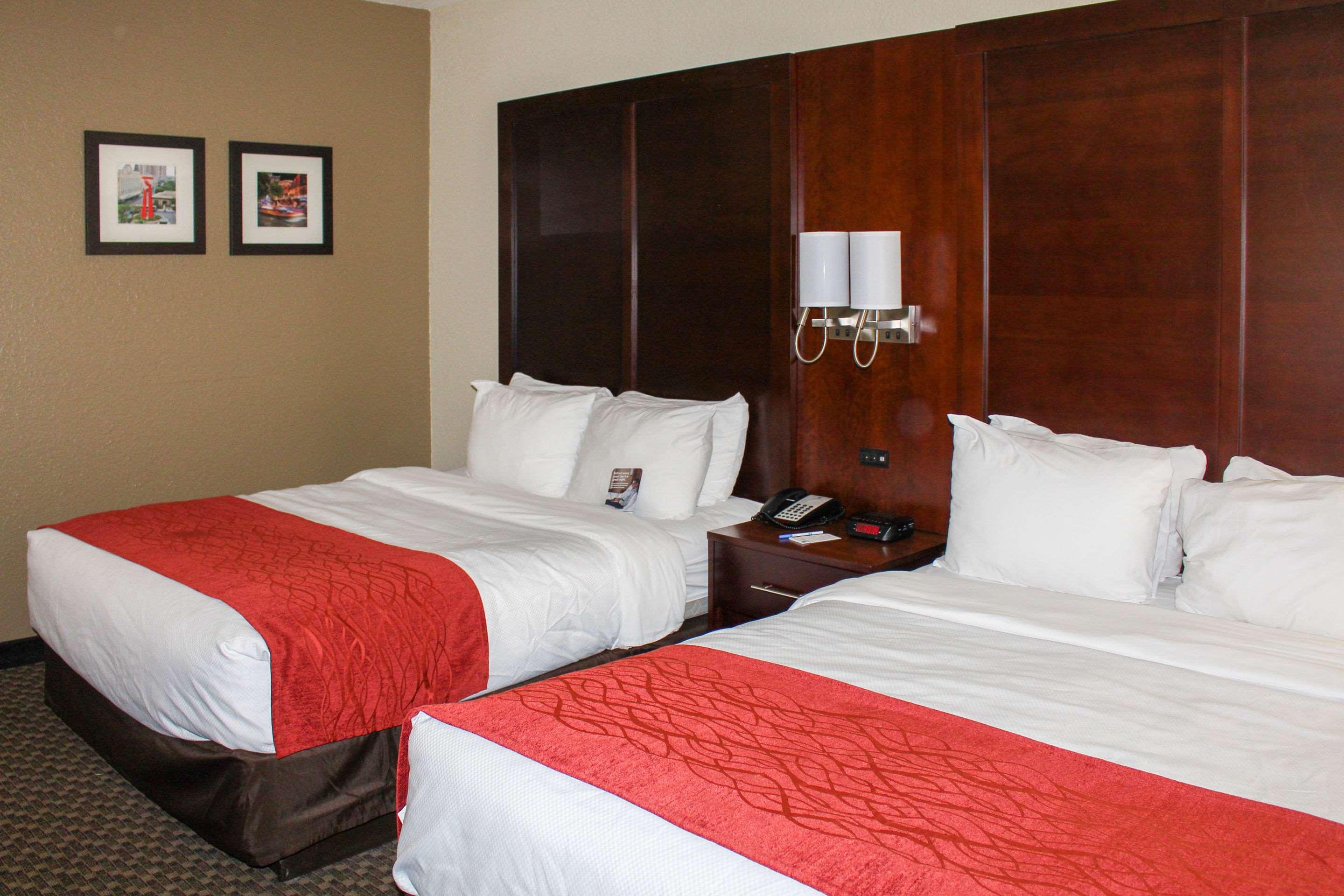 Comfort Inn & Suites — photo 4