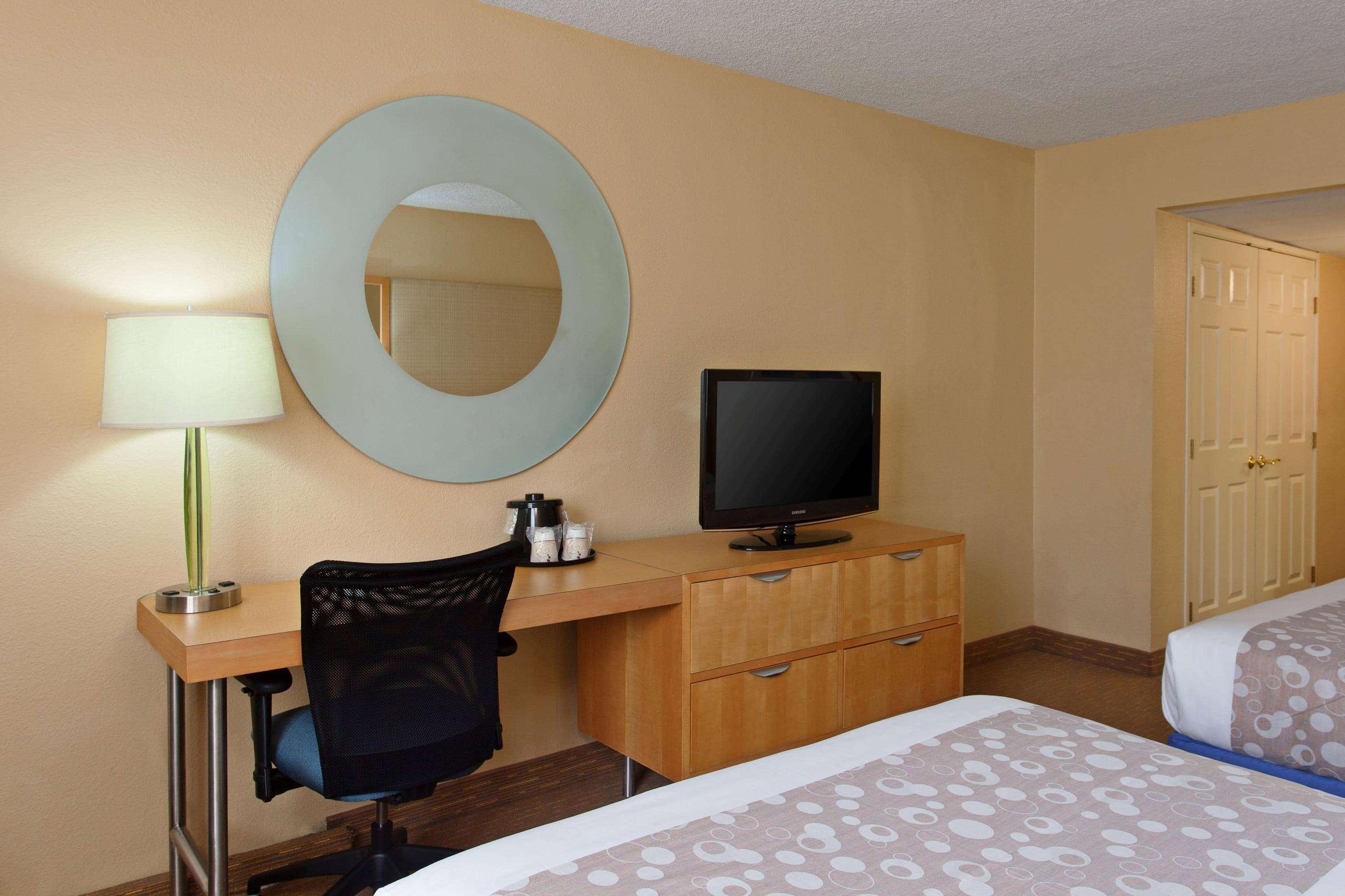 La Quinta Inn & Suites LAX — photo 3