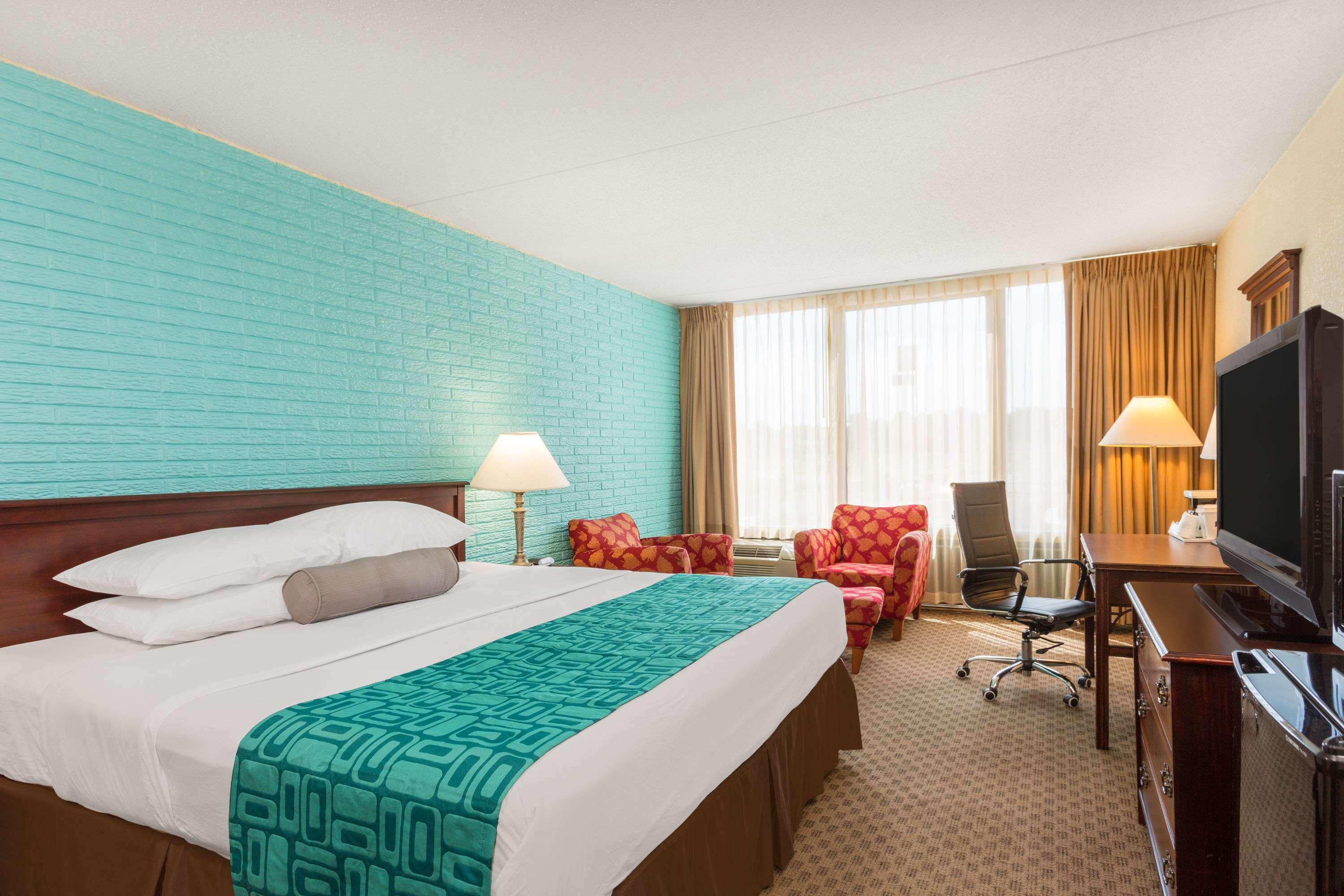 Howard Johnson Plaza Hotel Williamsburg — photo 5