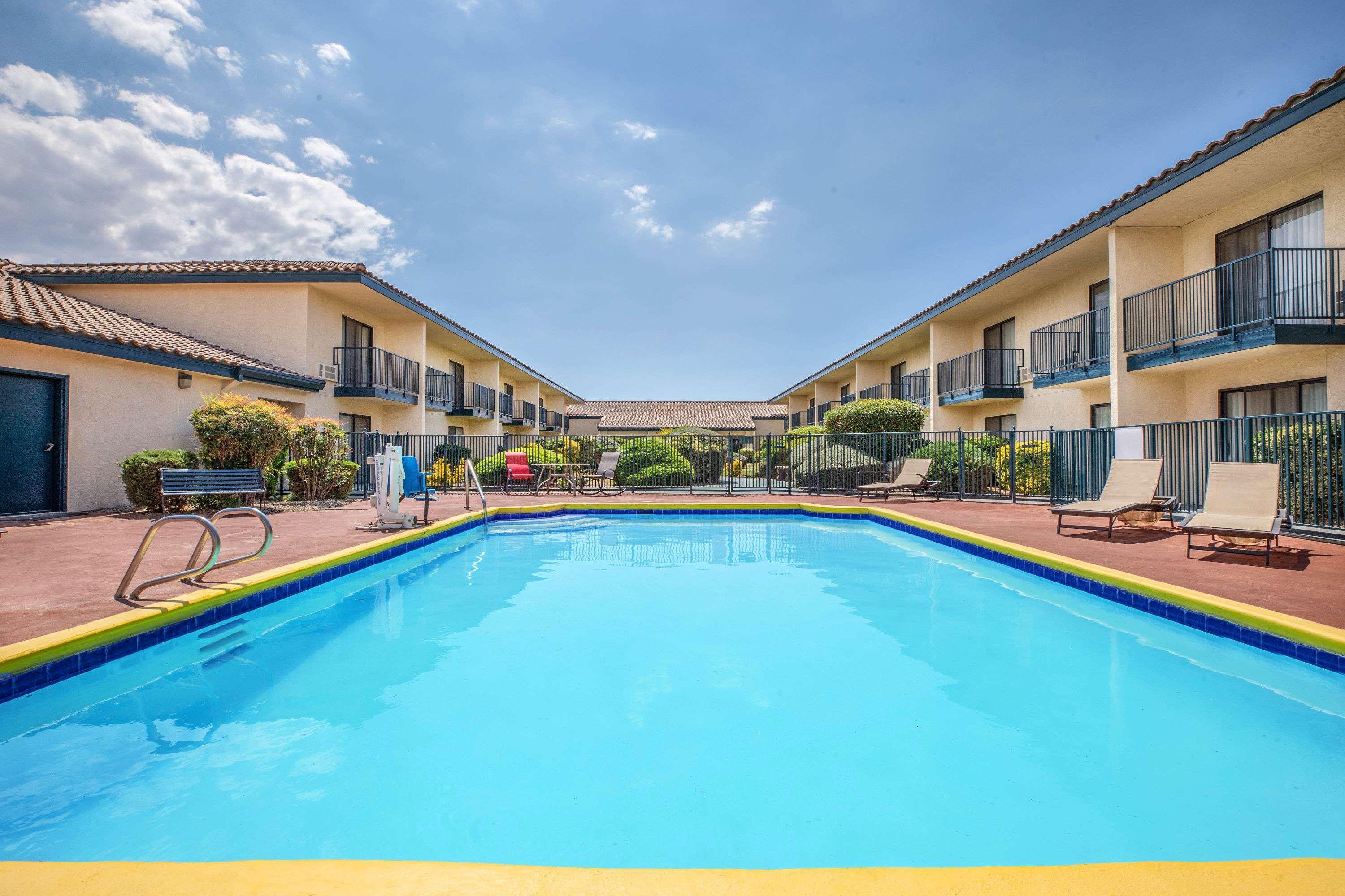 Baymont by Wyndham Tehachapi — photo 4