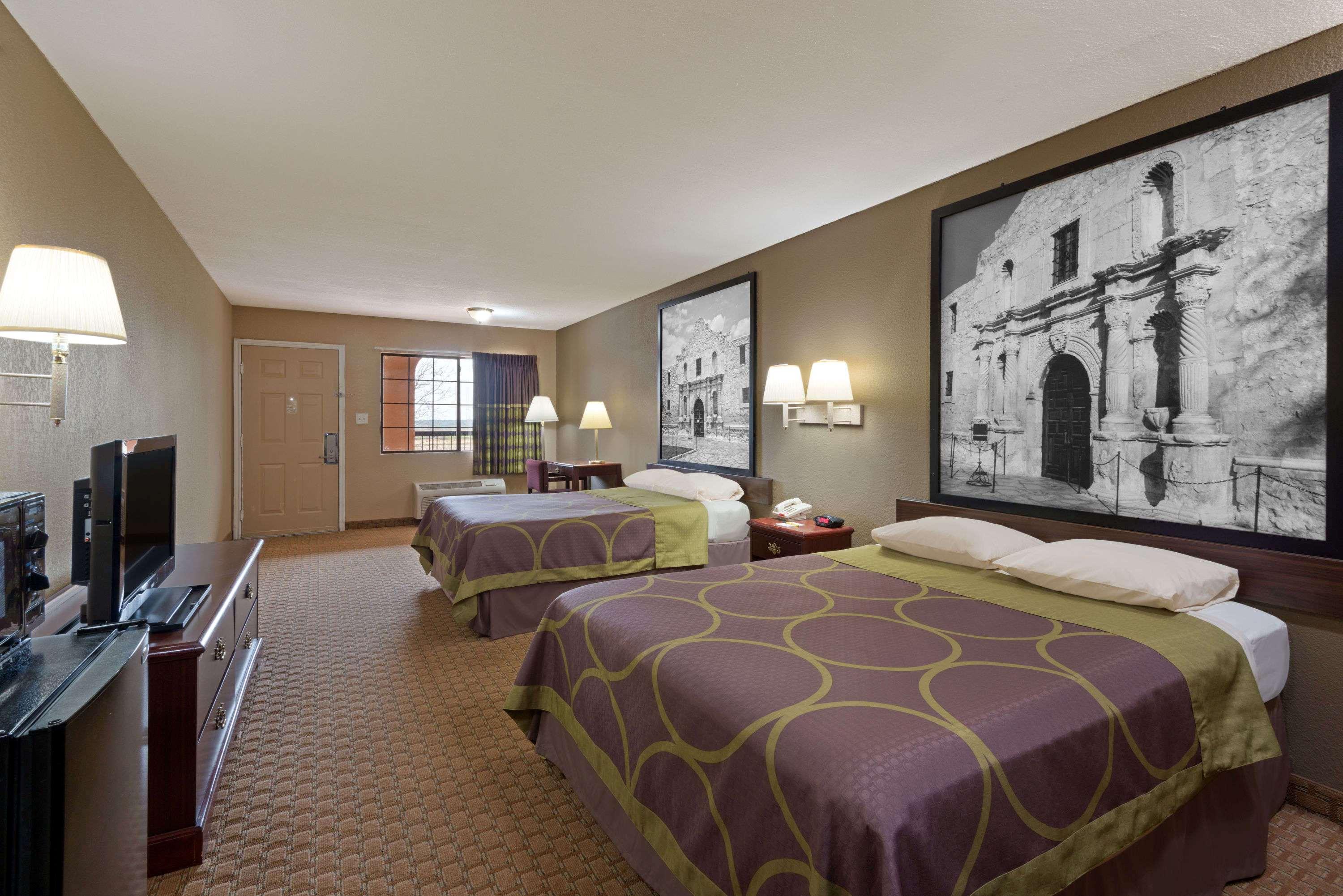 Super 8 by Wyndham San Antonio/Riverwalk Area — photo 5