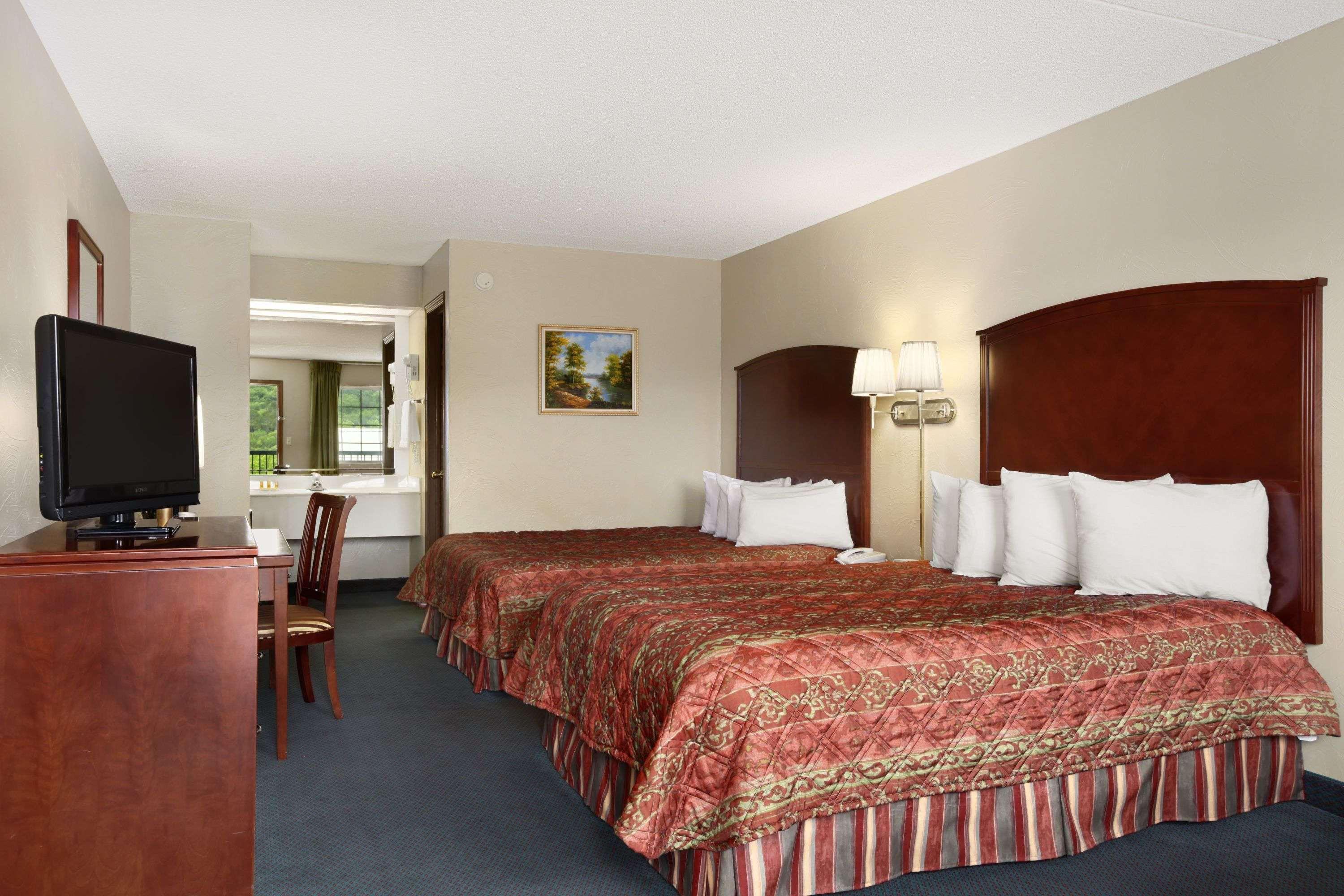 Days Inn Branson/Near the Strip — photo 4