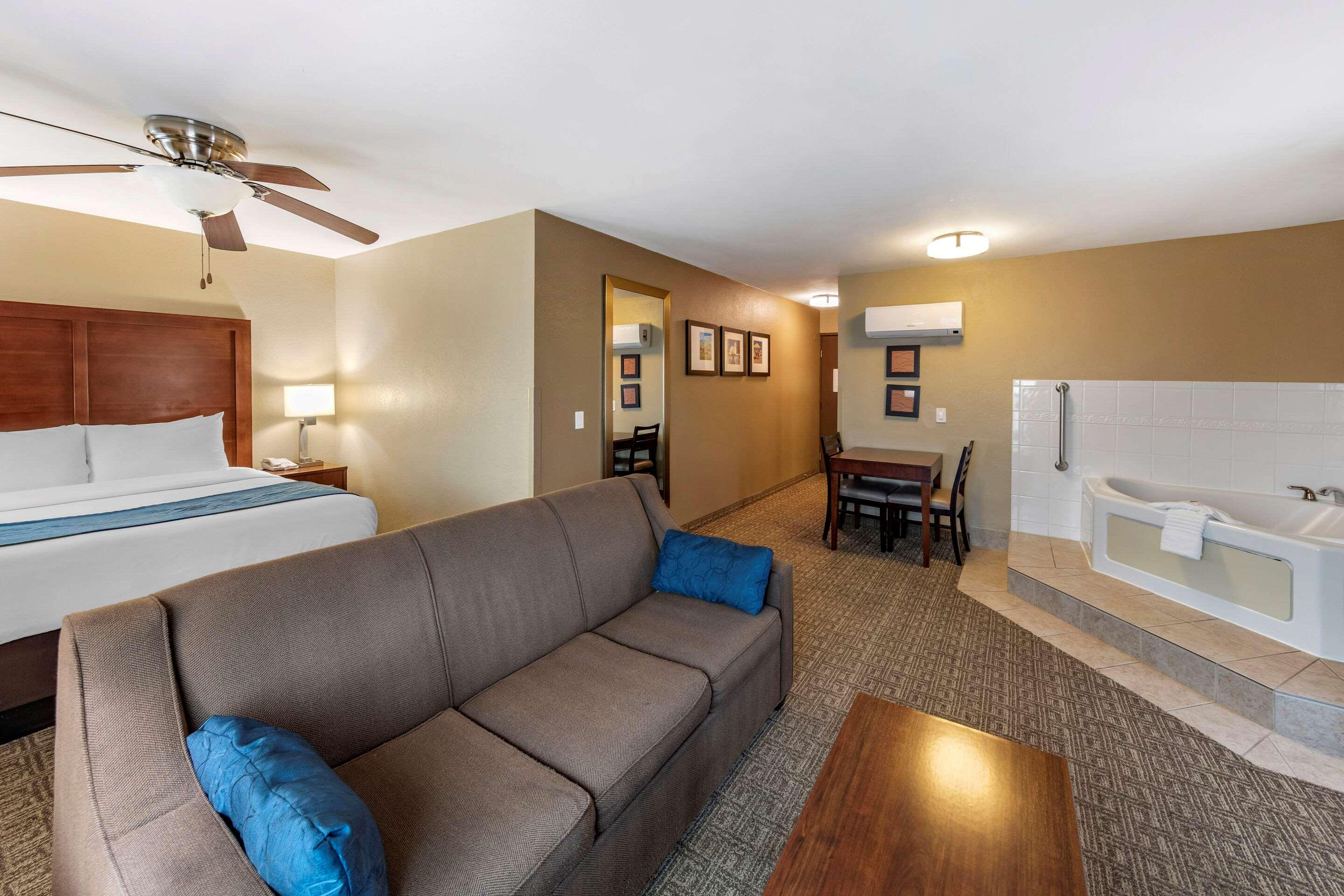 Comfort Inn & Suites Ventura Beach — photo 3