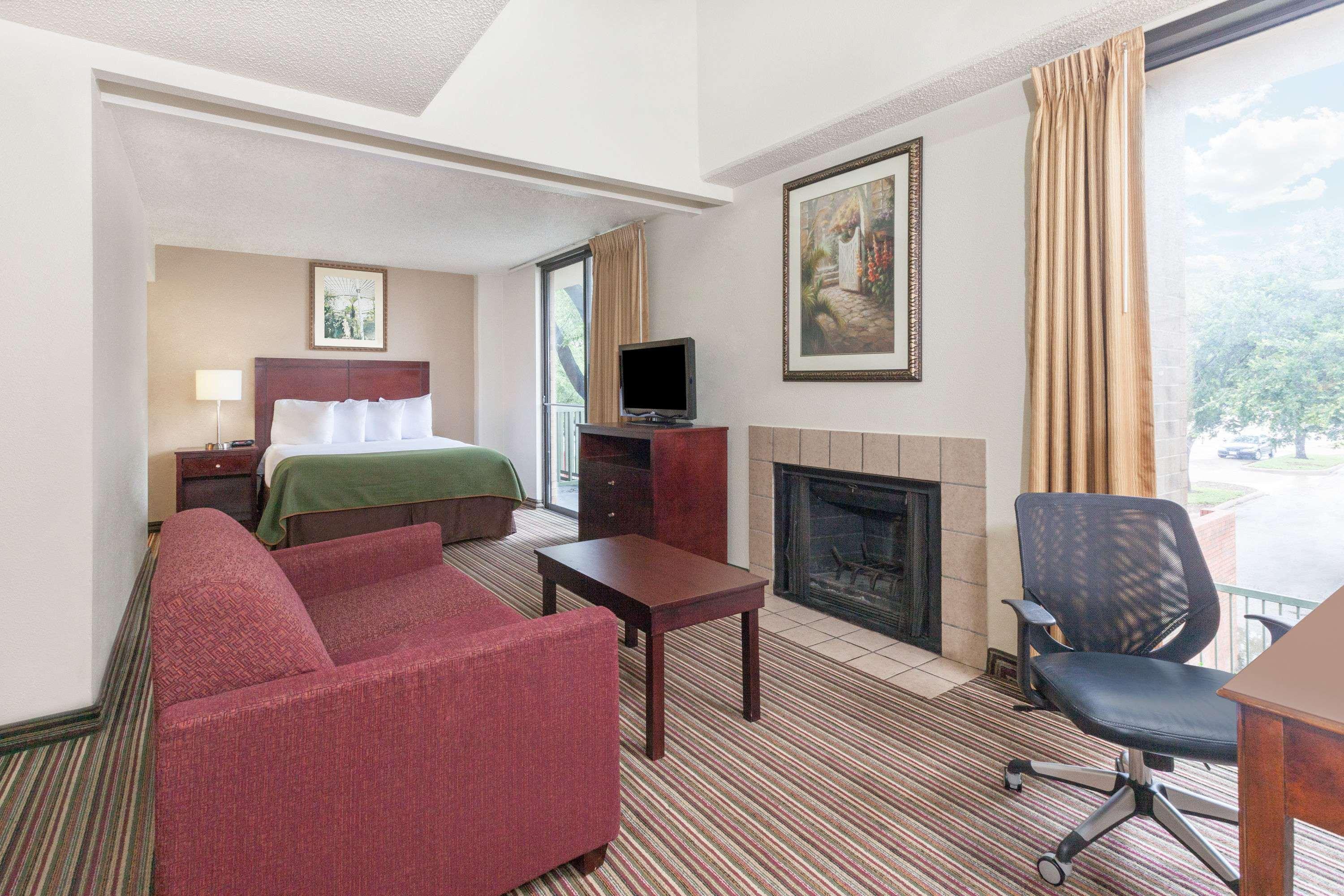 Hawthorn Suites by Wyndham Richardson — photo 5
