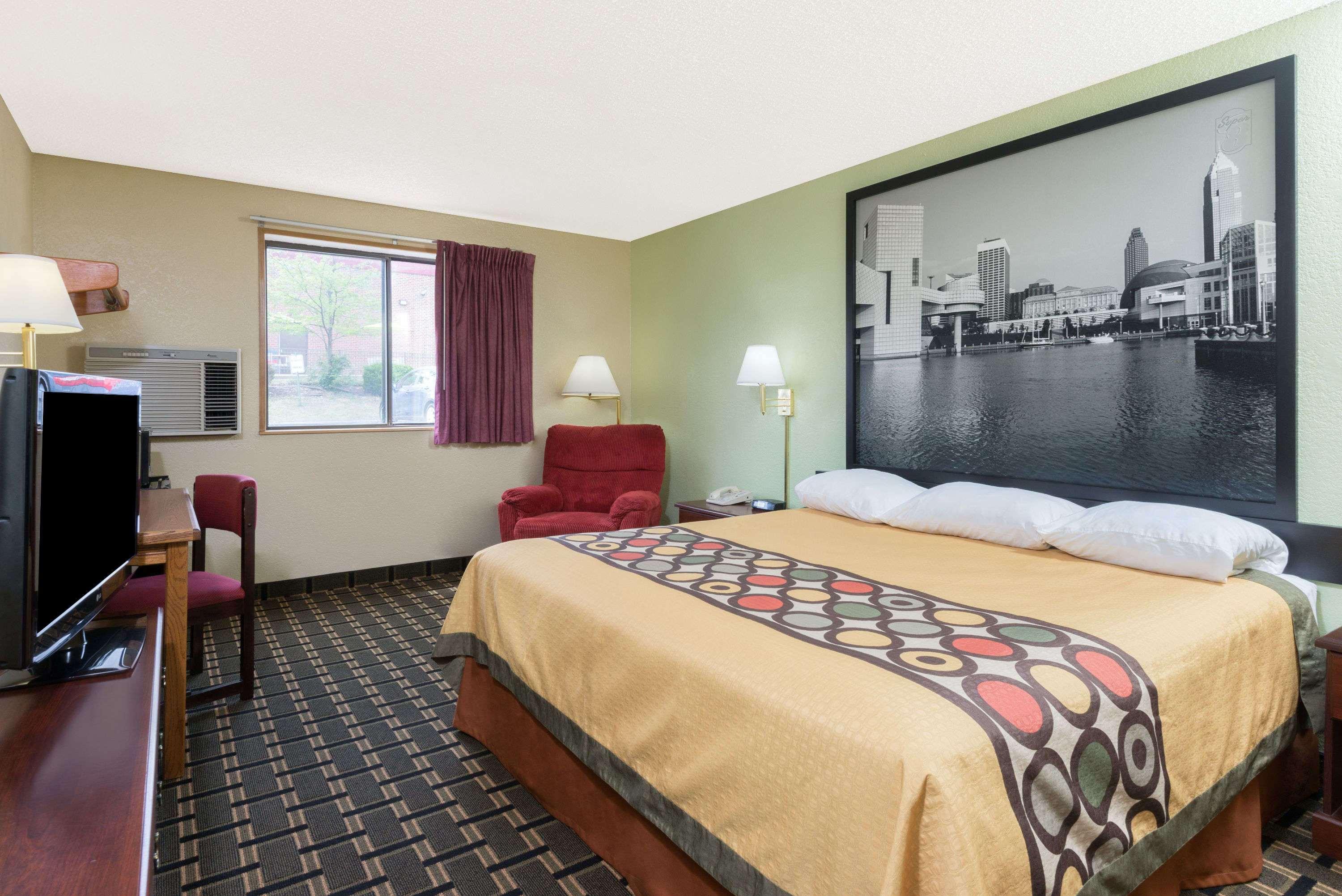 Super 8 by Wyndham Twinsburg/Cleveland Area — photo 3
