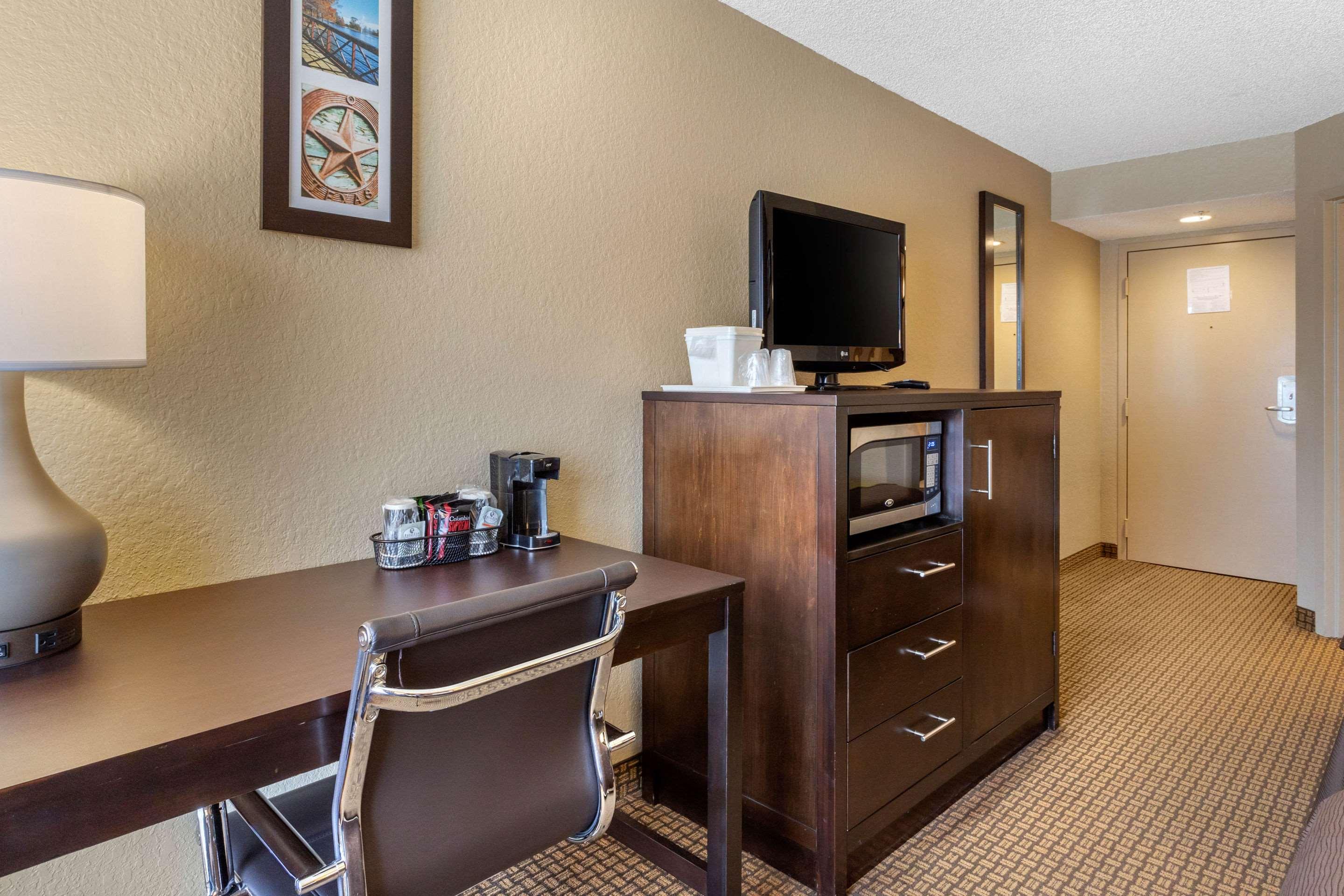 Comfort Inn Hwy 290/NW — photo 5