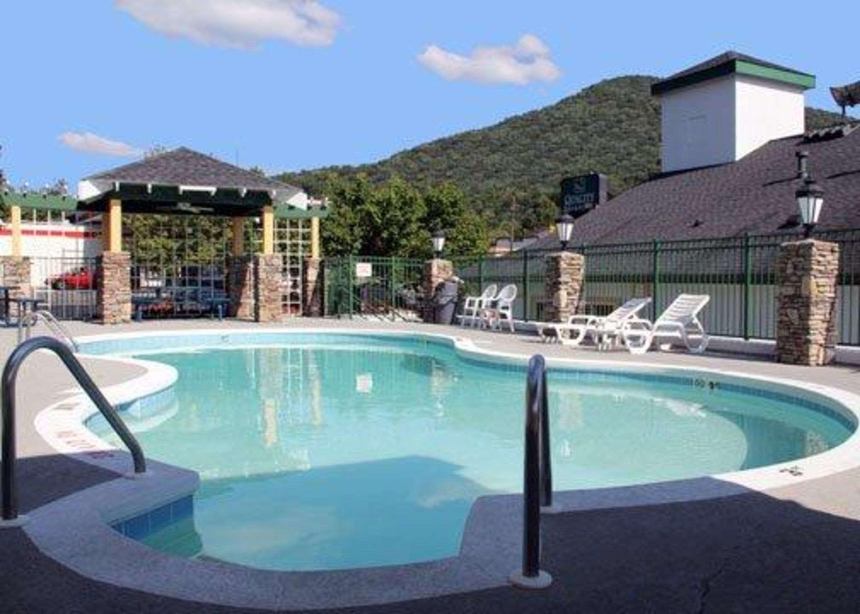 Quality Inn & Suites Biltmore East — photo 4