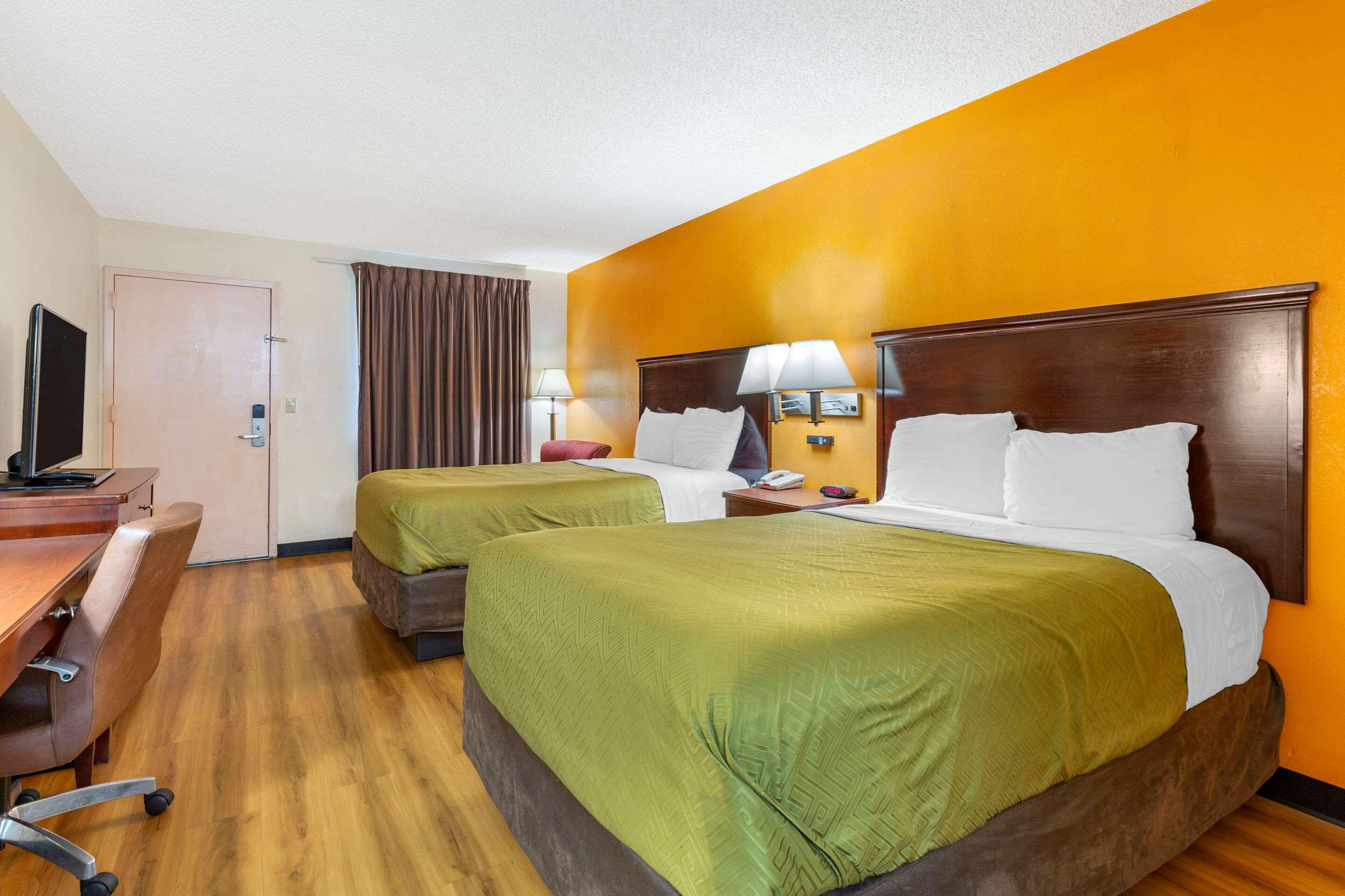Econo Lodge Laurel Racetrack — photo 5