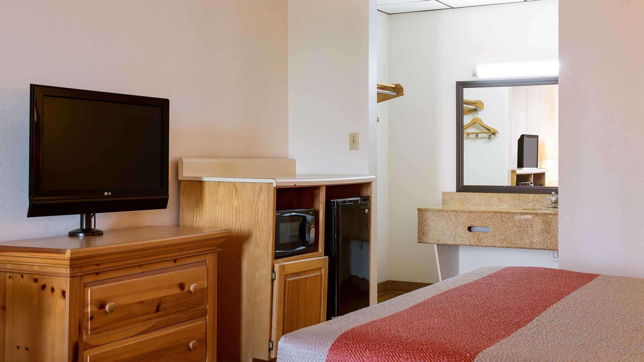 Motel 6 Clarksville TN — photo 3