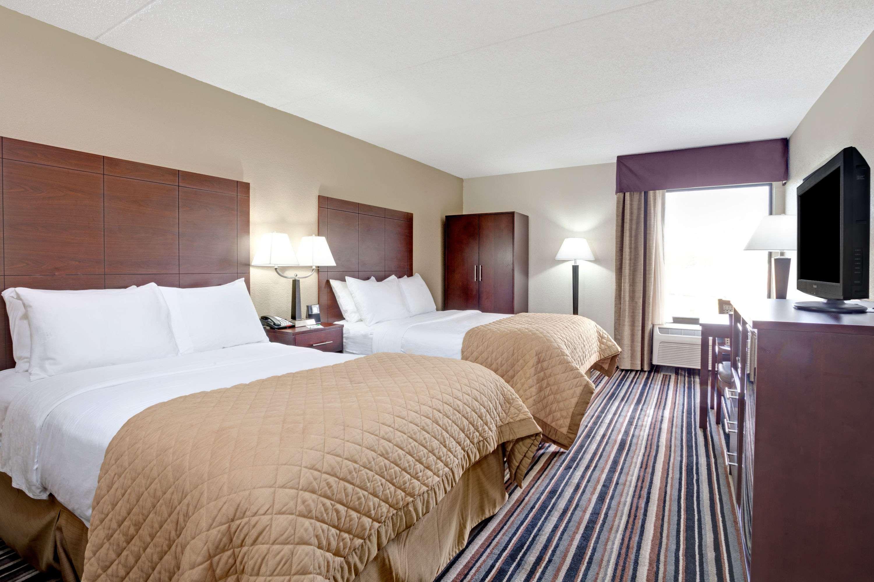 Wyndham Garden Charlotte Executive Park — photo 5