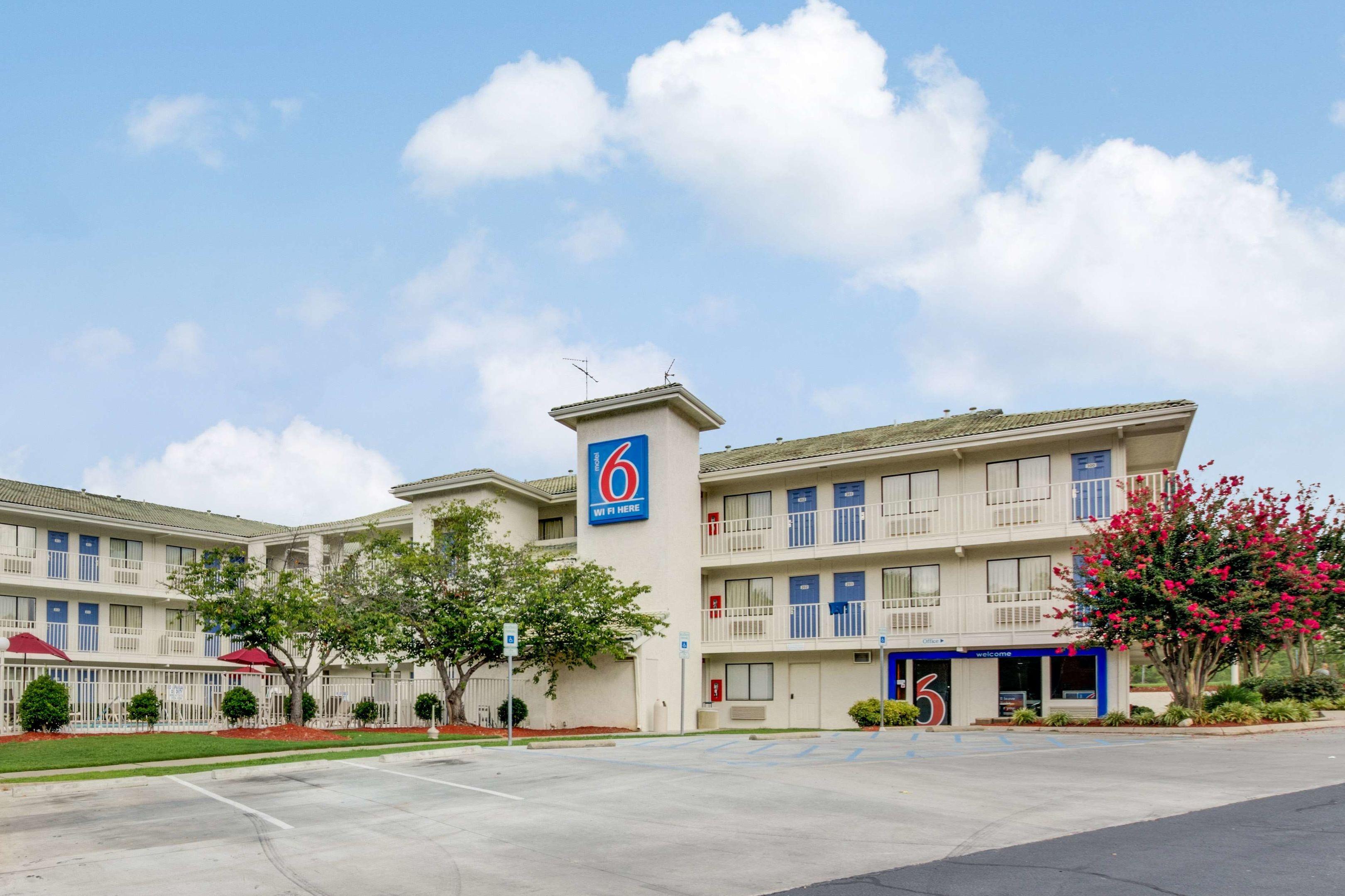 Motel 6 Columbia West — photo 4