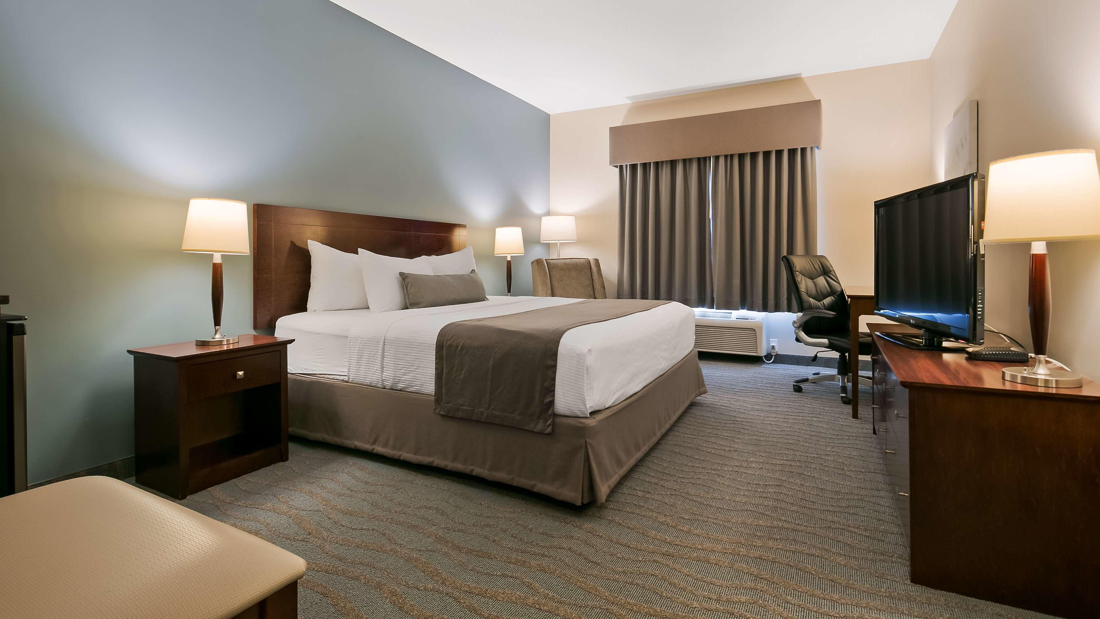 Best Western Rocky Mountain House Inn & Suites — photo 5
