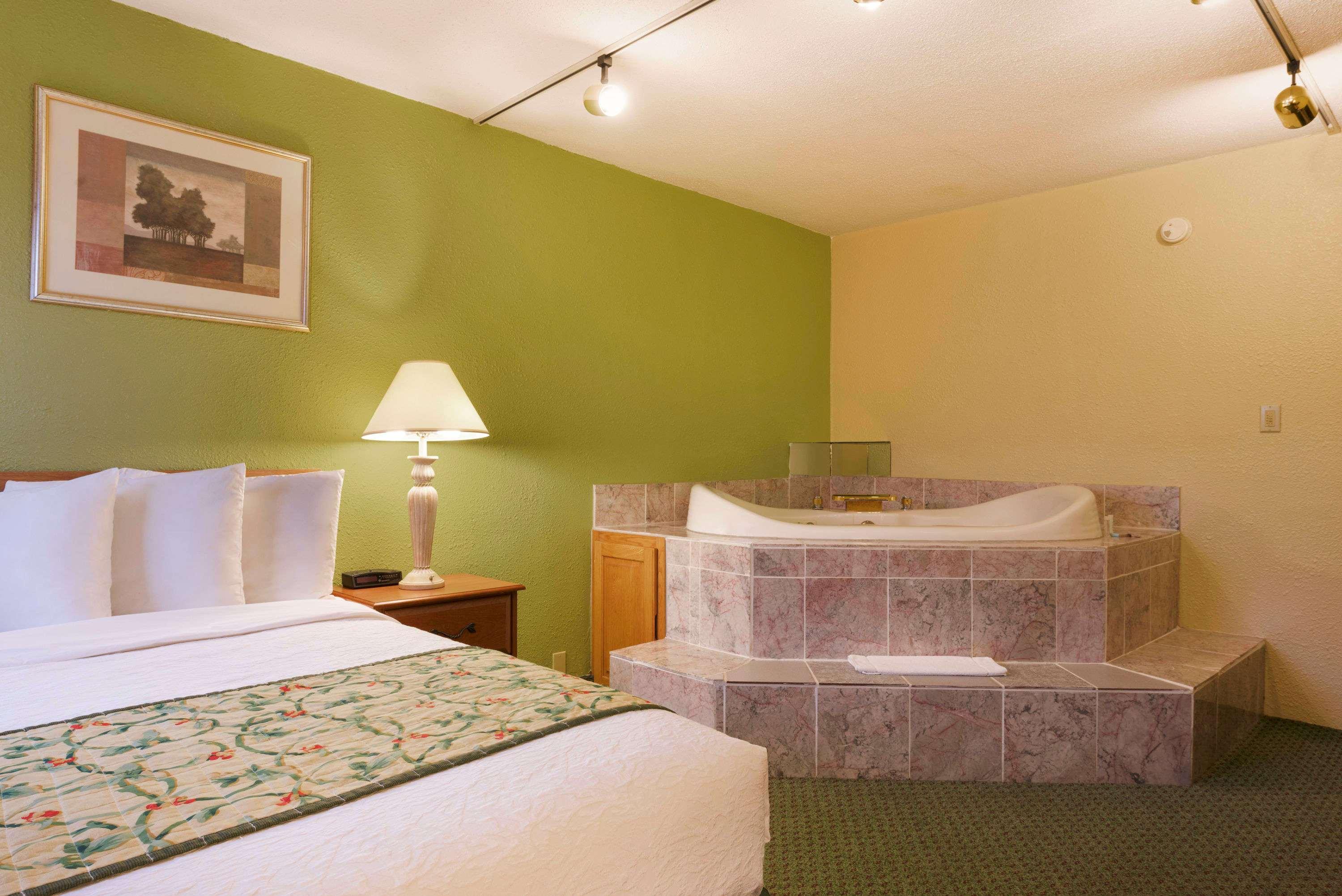 Travelodge Sturgis — photo 5