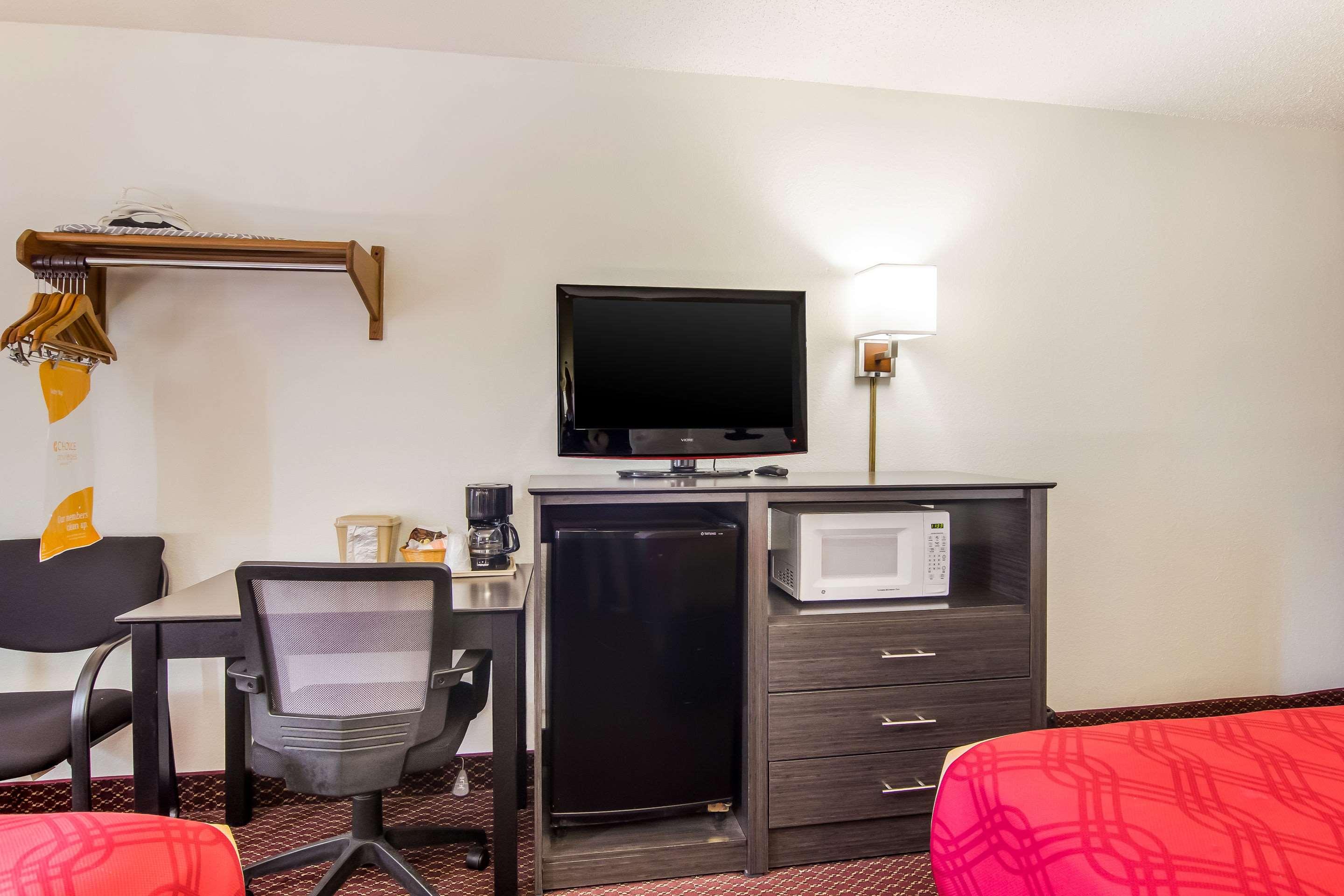 Econo Lodge Somerset I-70 I-76 — photo 3