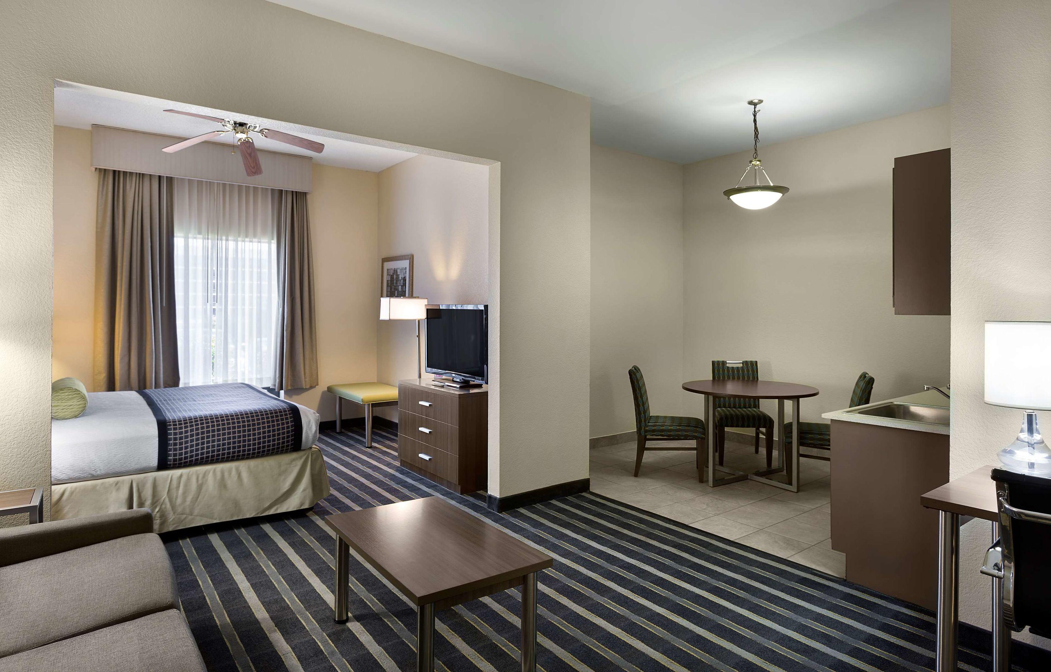 Best Western Plus Hotel & Suites Airport South — photo 5