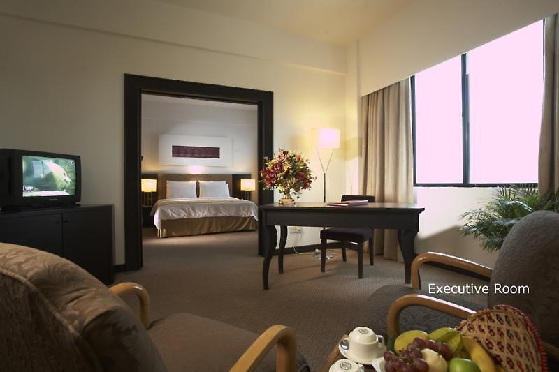 Regal Park Hotel — photo 4