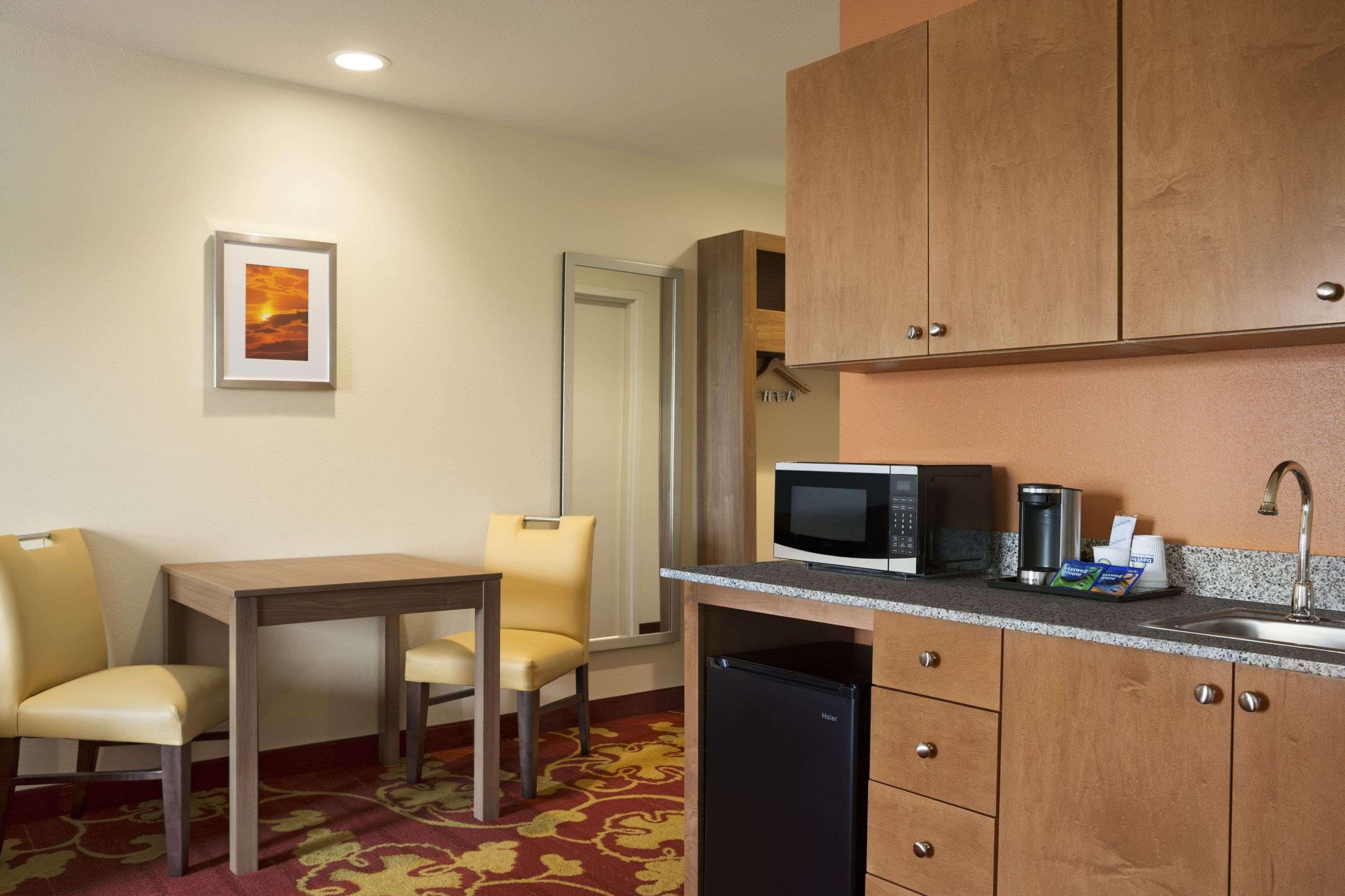 Days Inn & Suites Belmont — photo 4