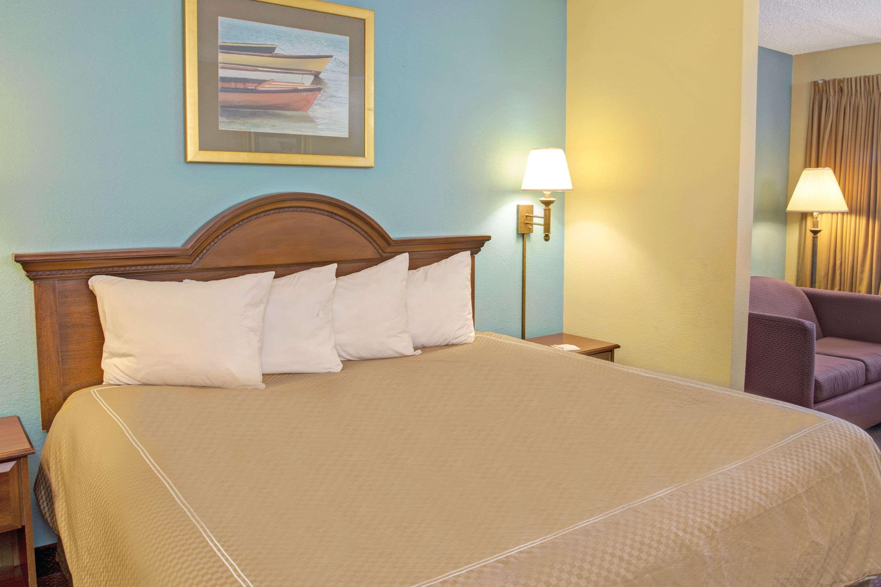 Super 8 by Wyndham Dania/Fort Lauderdale Arpt — photo 5