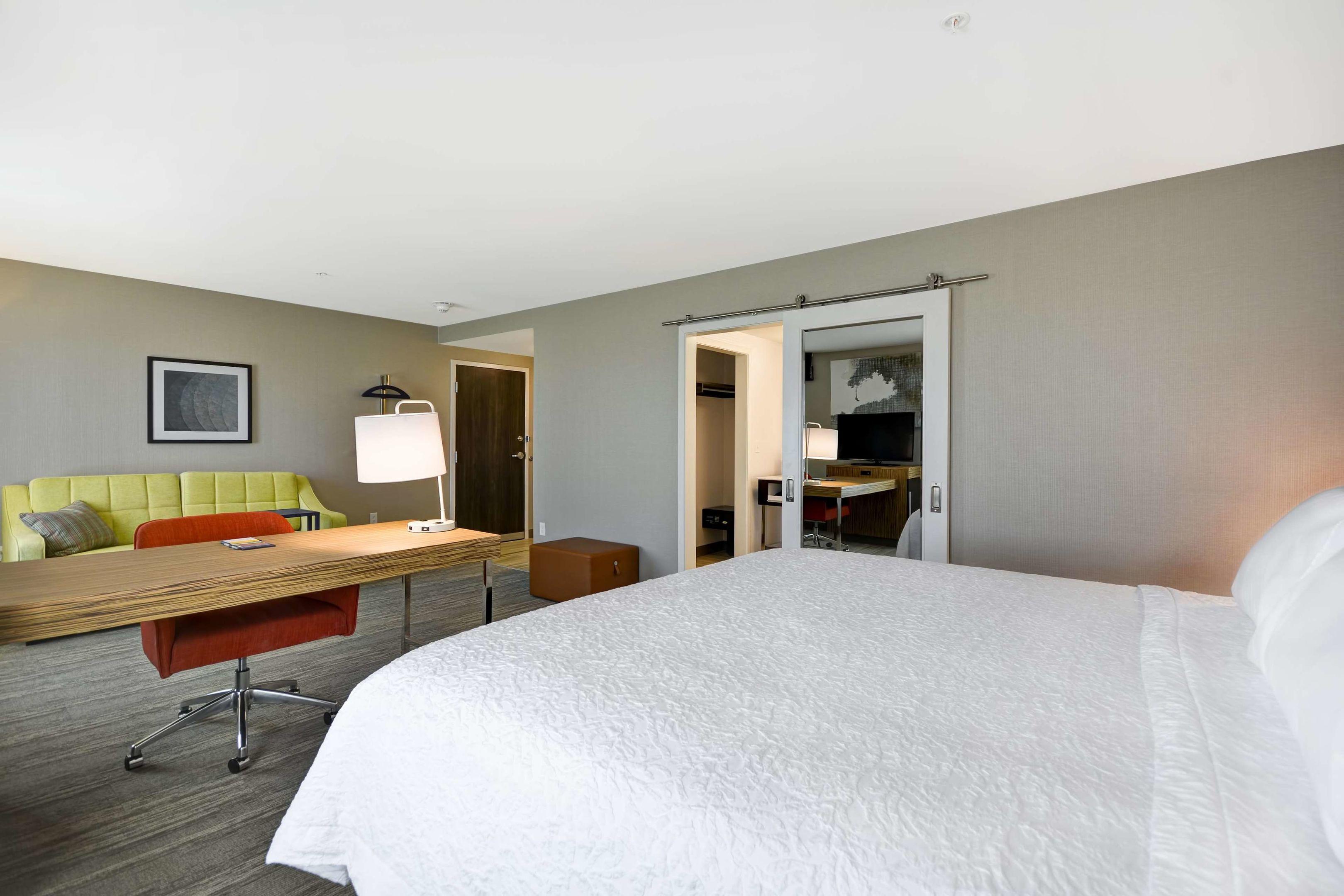 Hampton Inn & Suites Detroit/Warren — photo 4