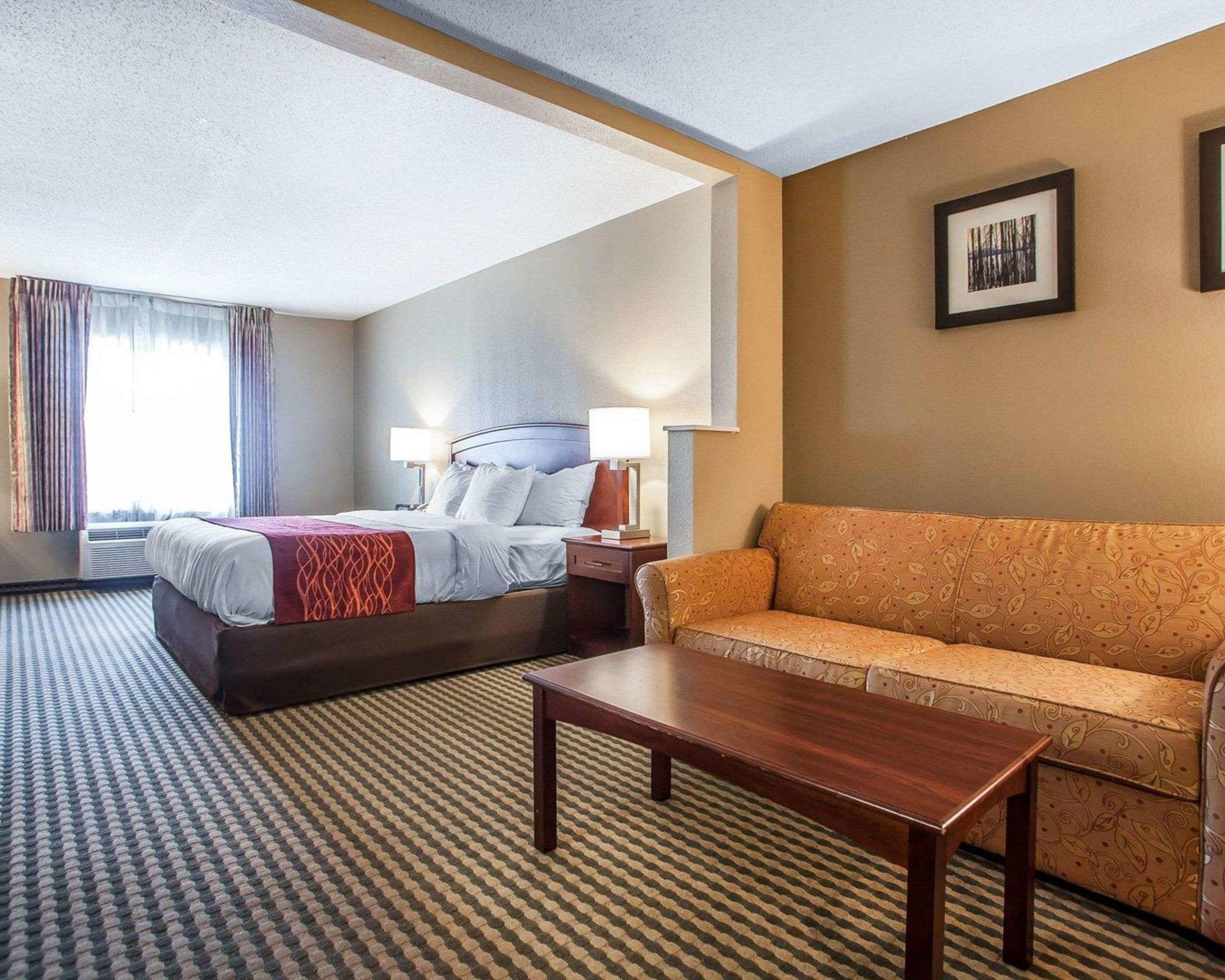 Comfort Inn & Suites — photo 4