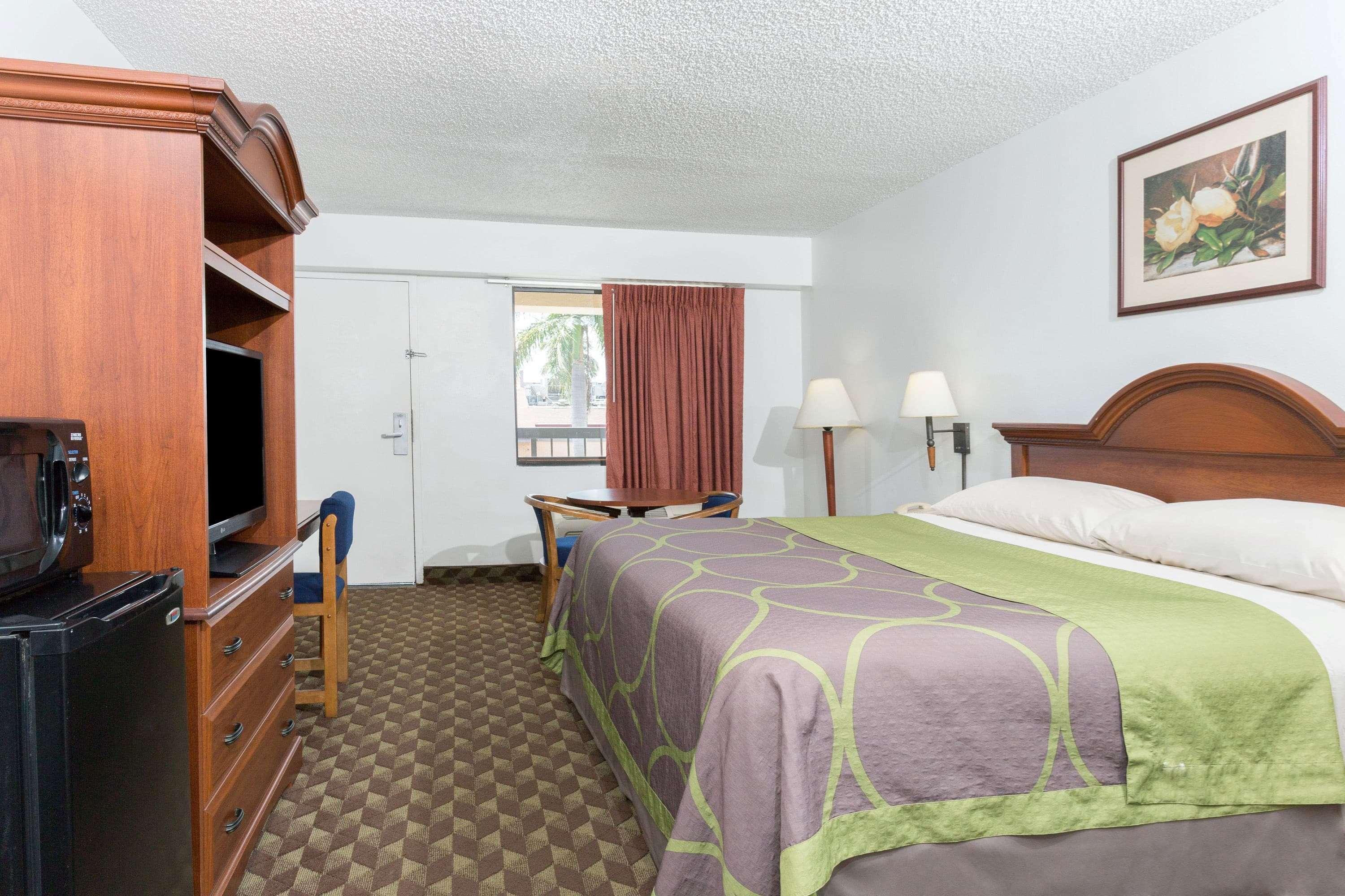 Super 8 by Wyndham Riviera Beach West Palm Beach — photo 3