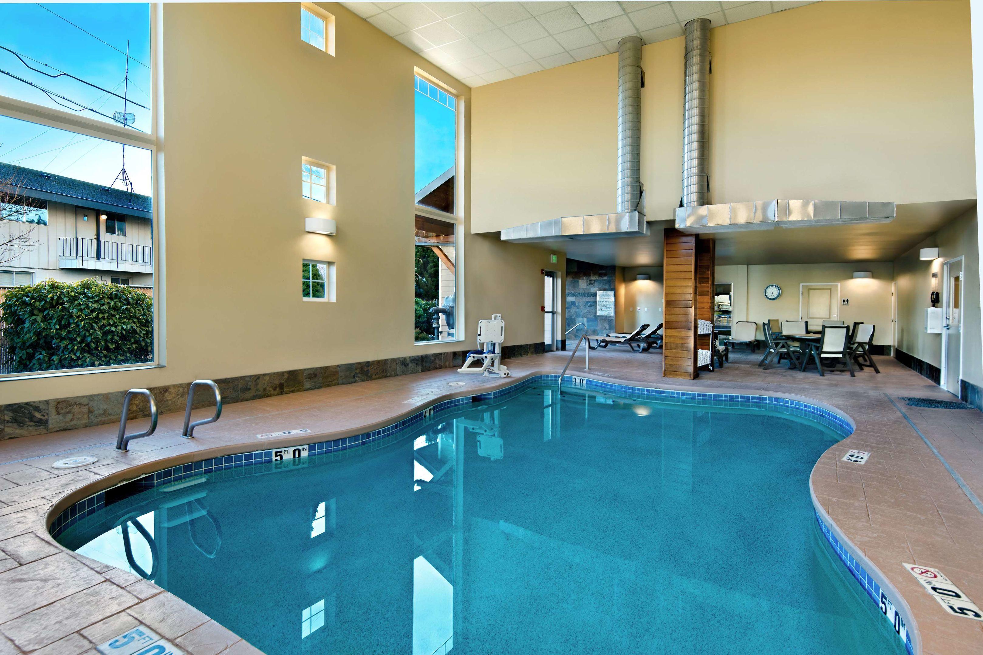 Oxford Suites Silverdale — photo 4