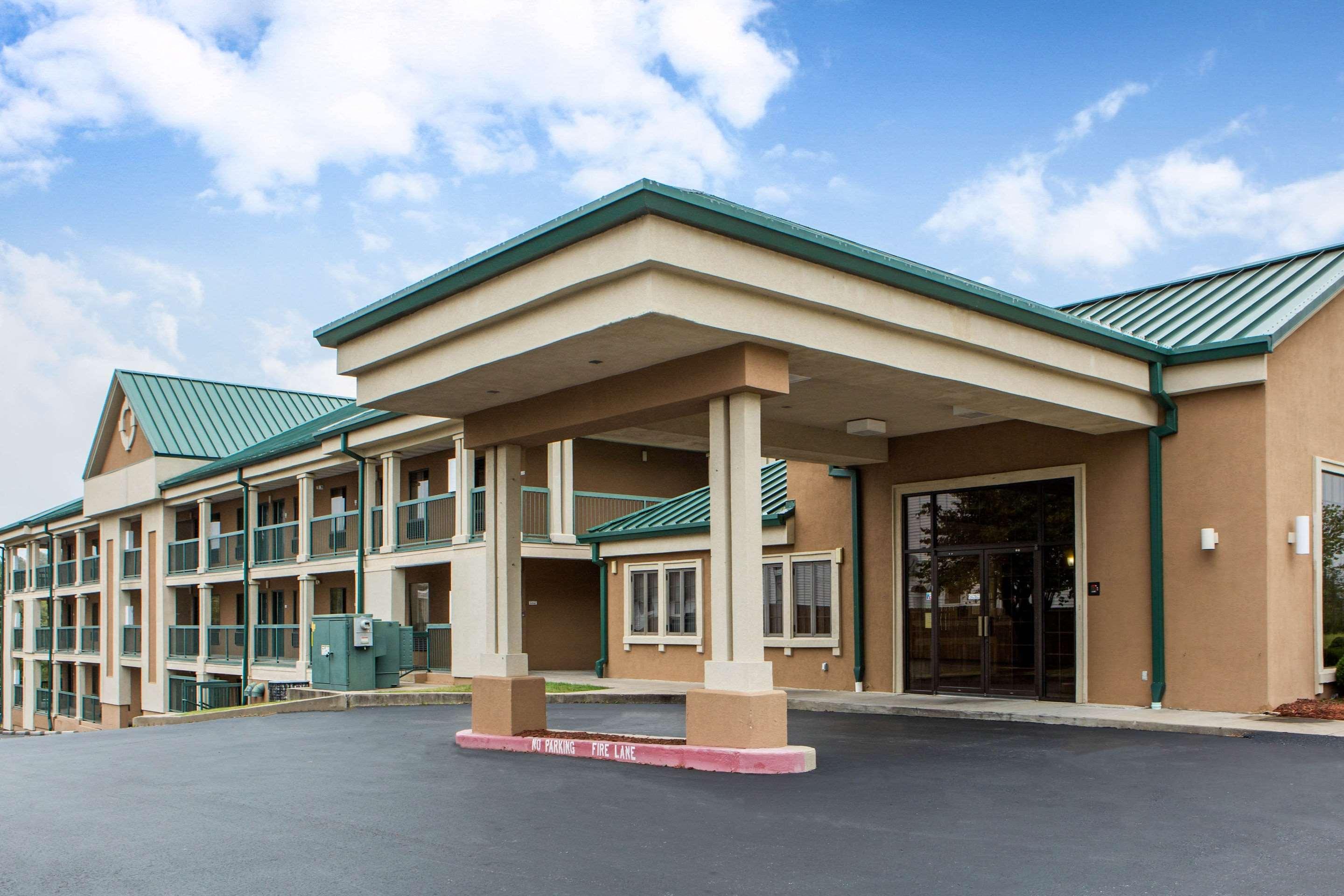 Econo Lodge at Thousand Hills — photo 4