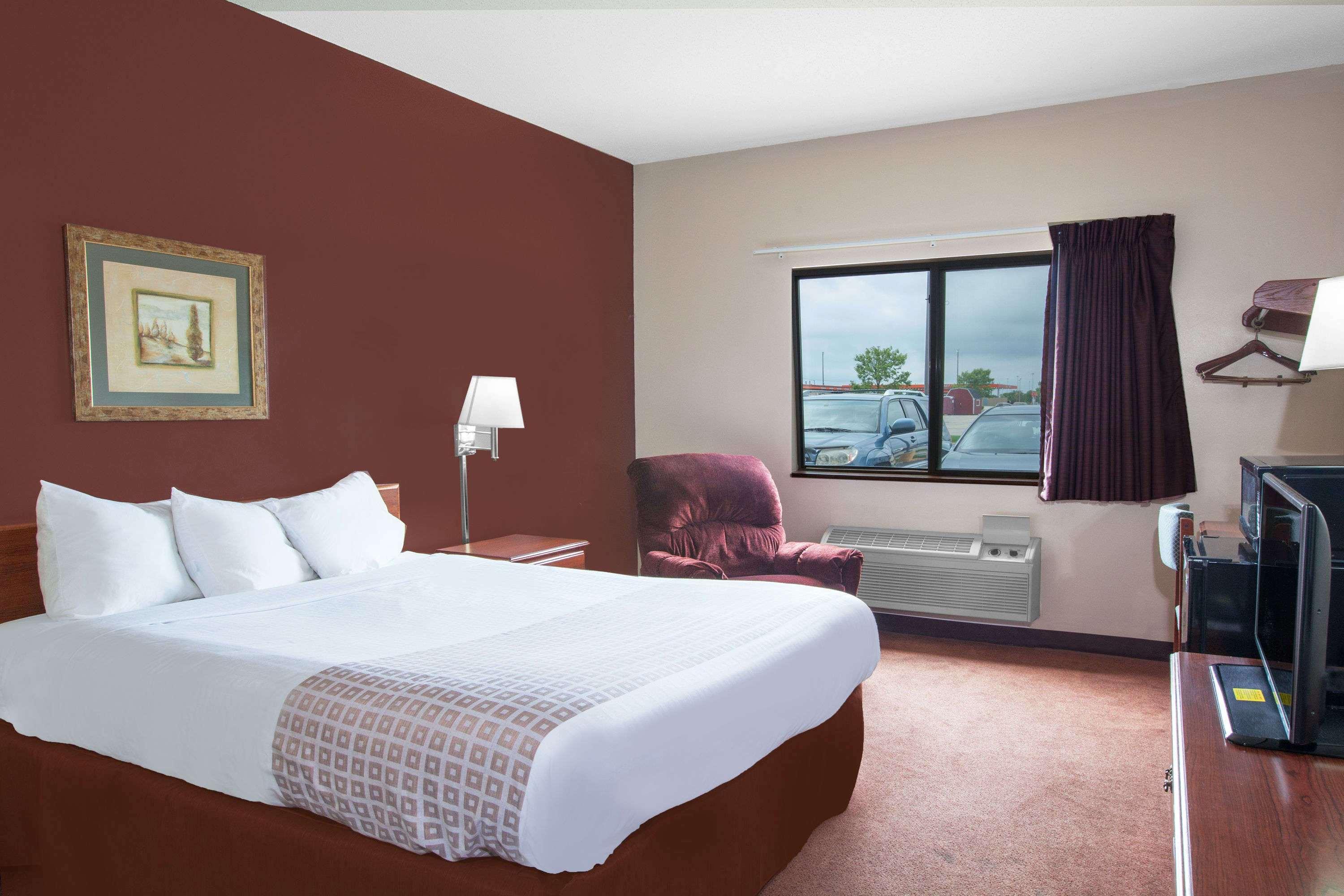 Super 8 by Wyndham Mason City — photo 4