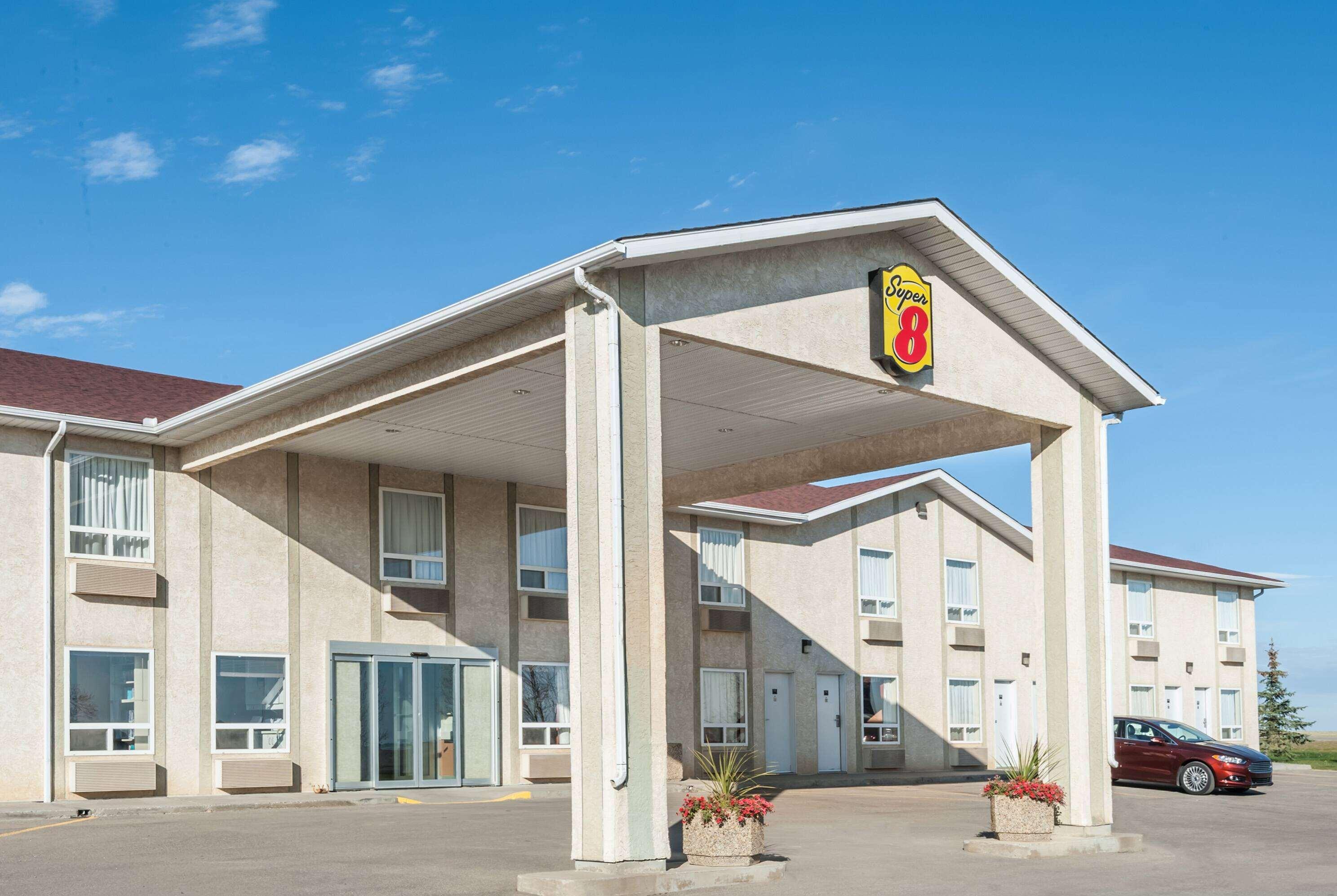 Super 8 by Wyndham Three Hills AB — photo 5