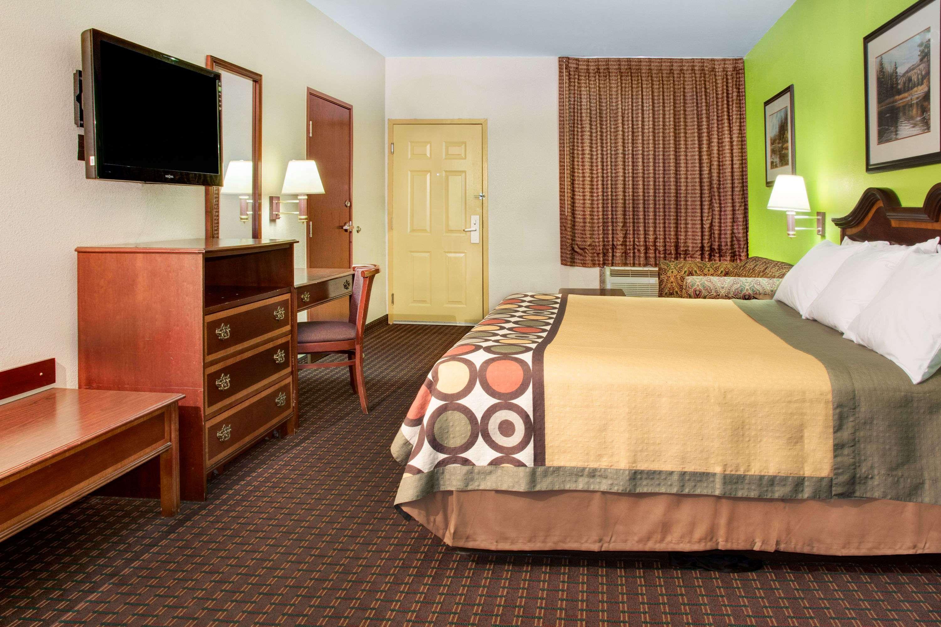 Super 8 by Wyndham Humble/Fm 1960/Hwy 59 — photo 4