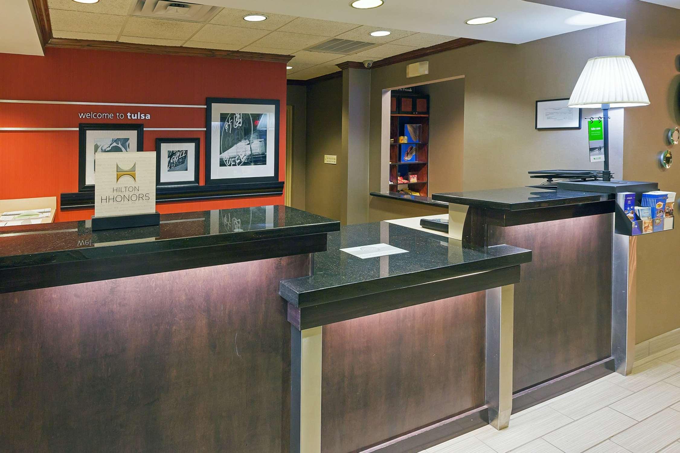 Hampton Inn & Suites Tulsa Woodland Hills — photo 5