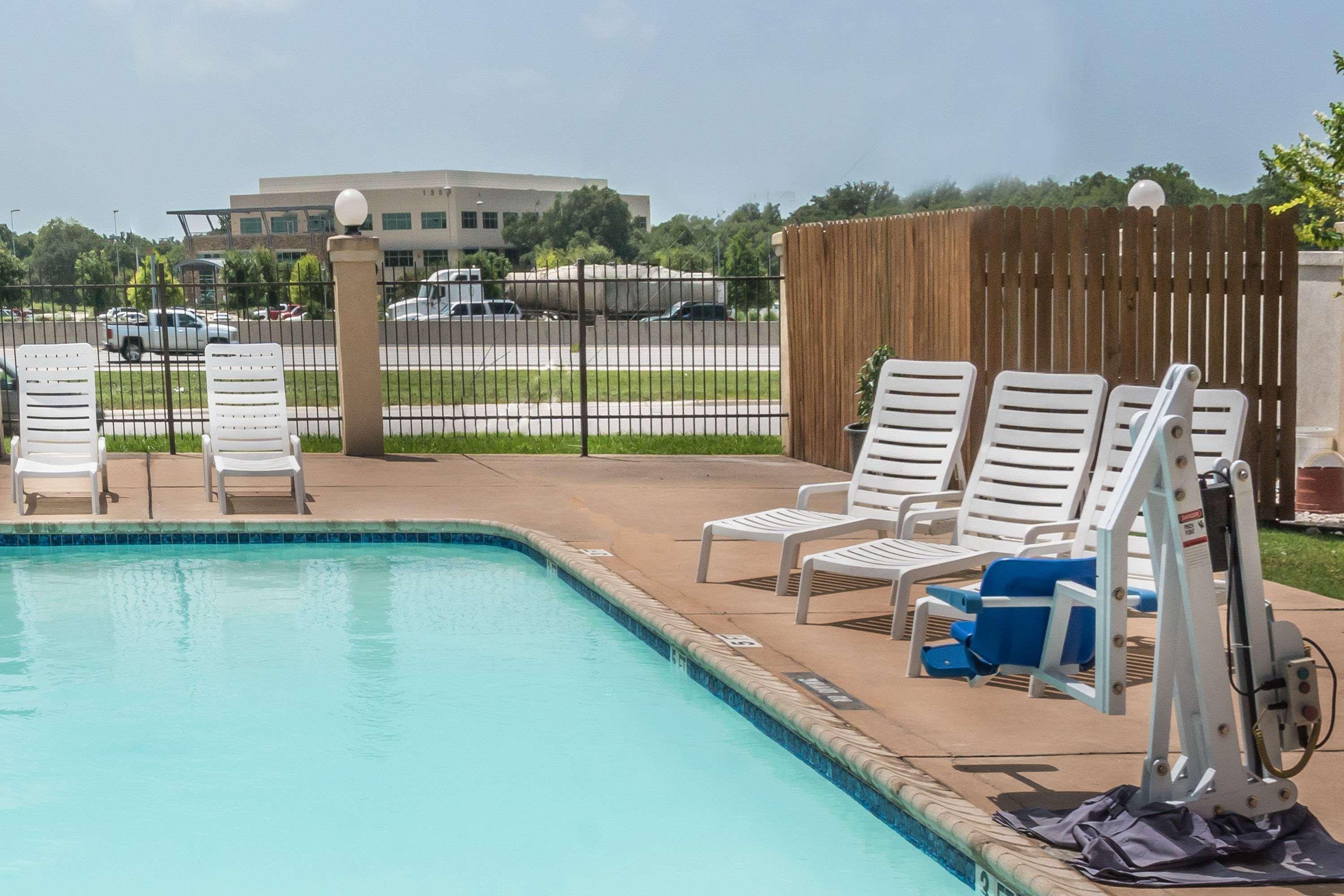 Super 8 by Wyndham San Marcos — photo 4