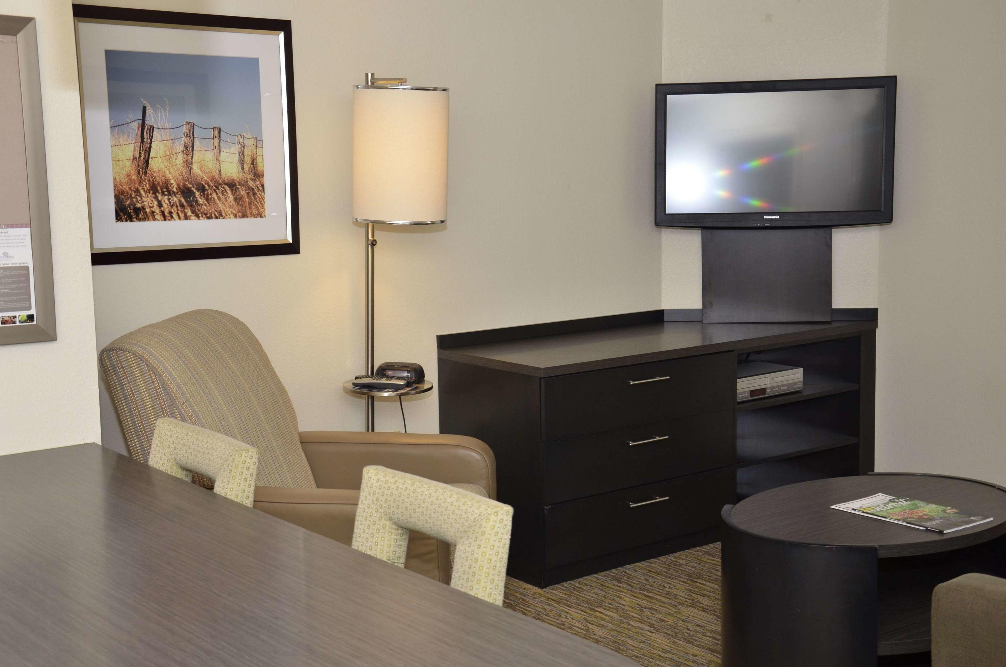 Sonesta Simply Suites Detroit Warren — photo 4
