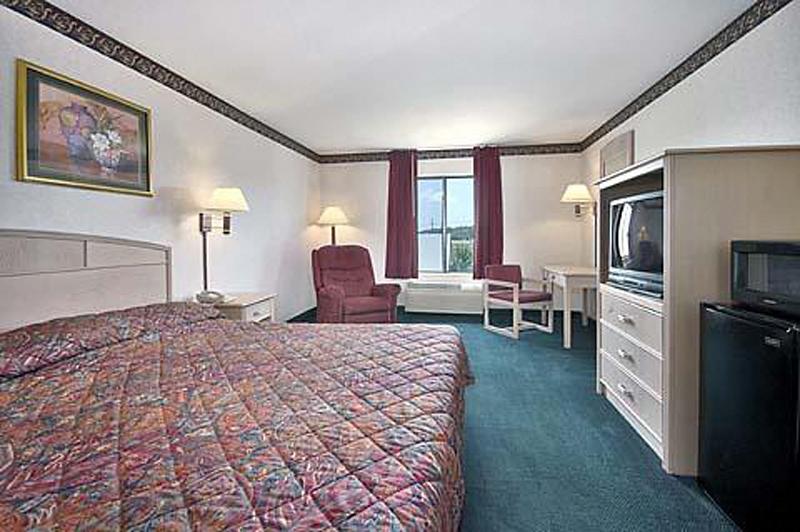 Comfort Inn & Suites — photo 4