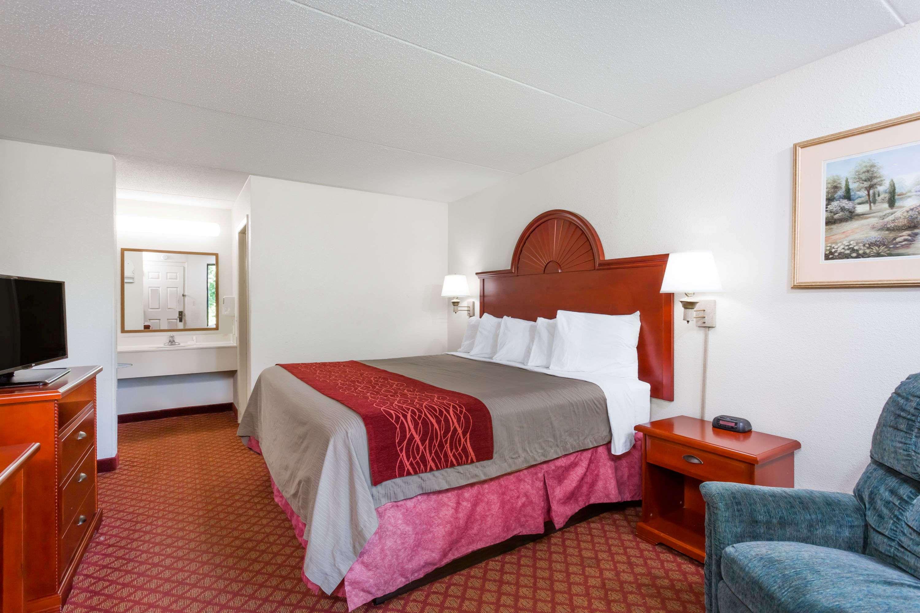 Days Inn By Wyndham Winston Salem North — photo 4