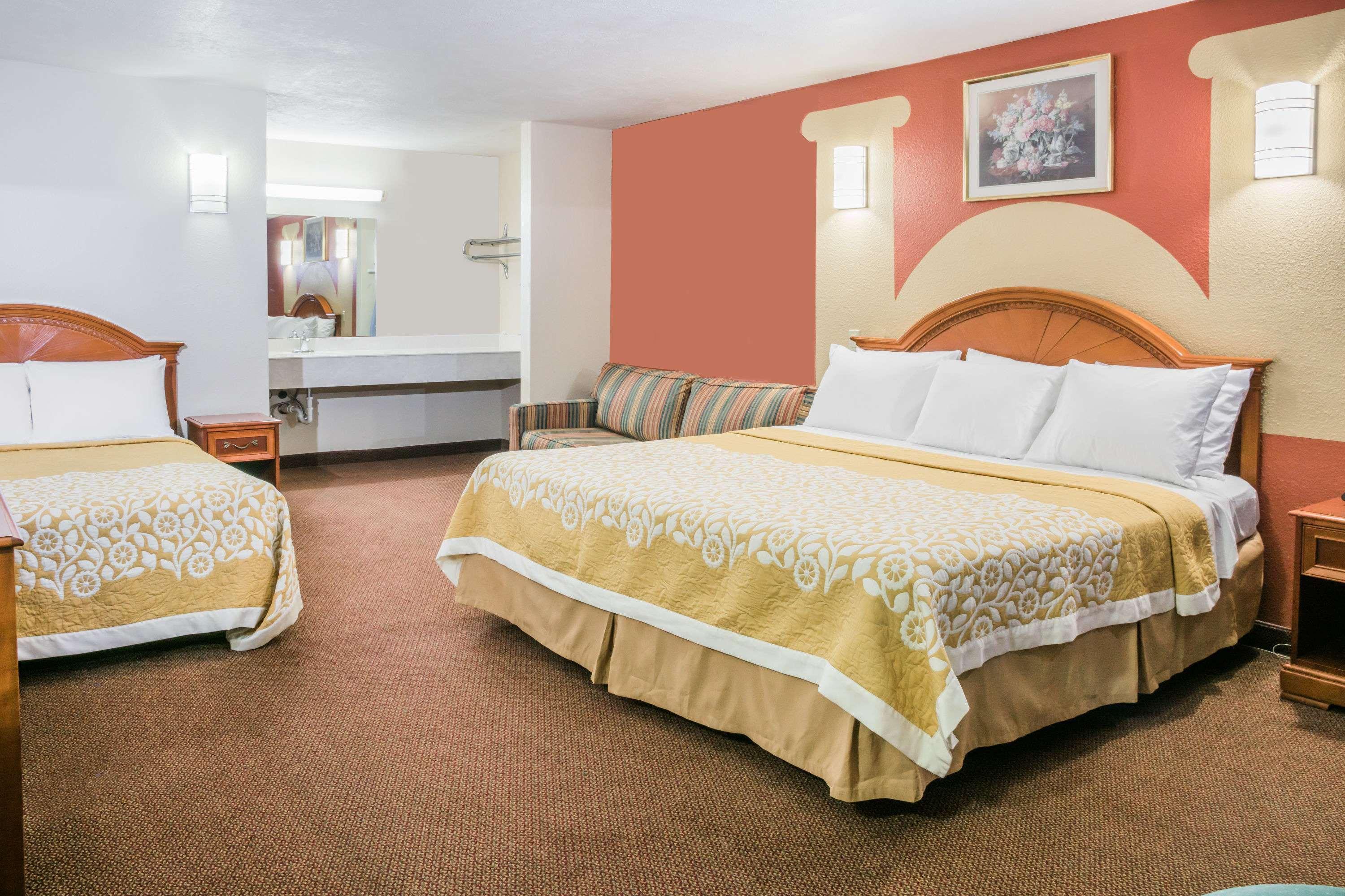 Days Inn Bastrop — photo 4