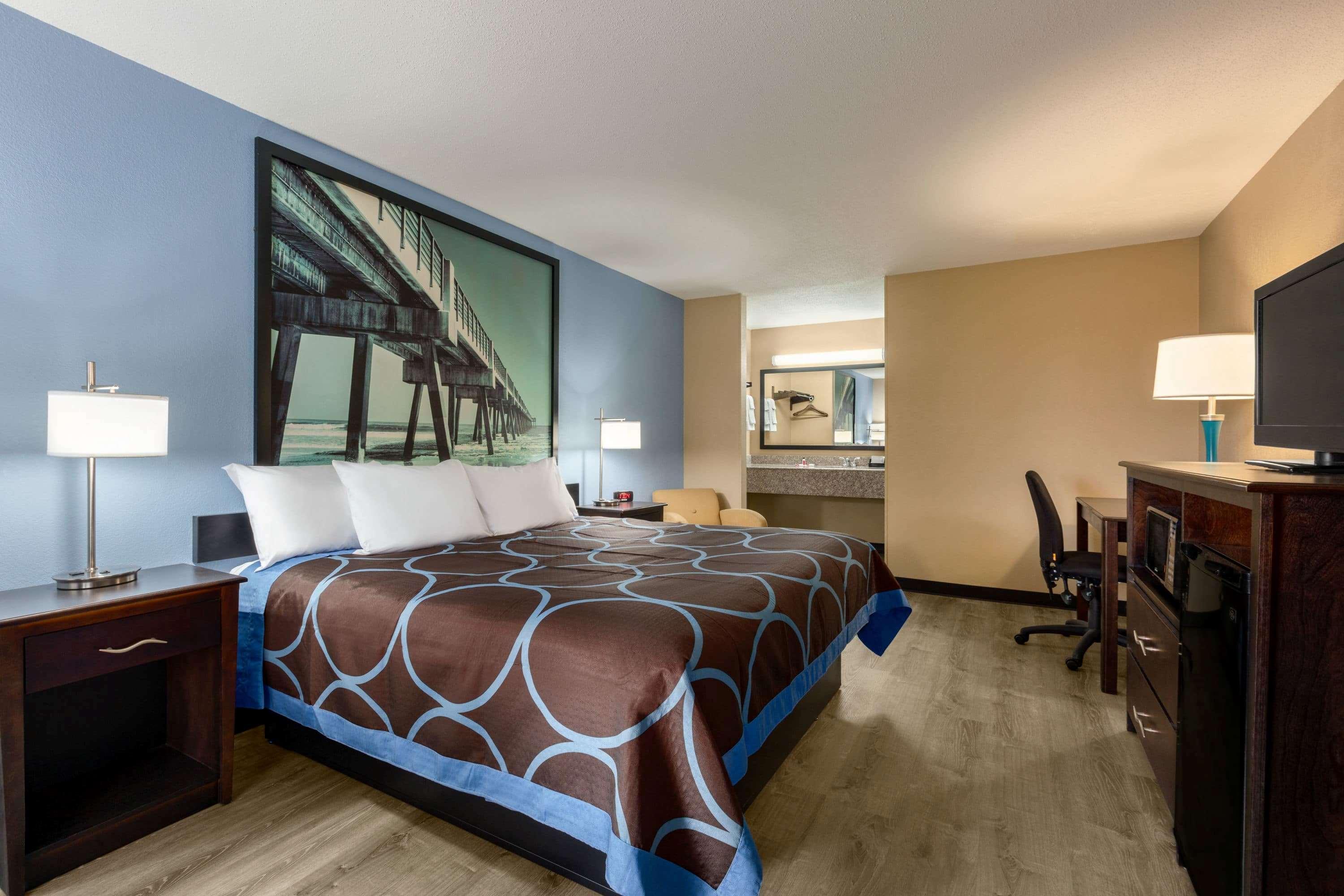 Super 8 by Wyndham Crestview — photo 4