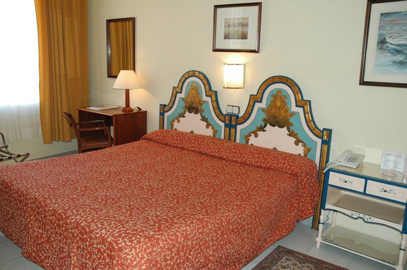 Mesón Castilla Atiram Hotel — photo 3