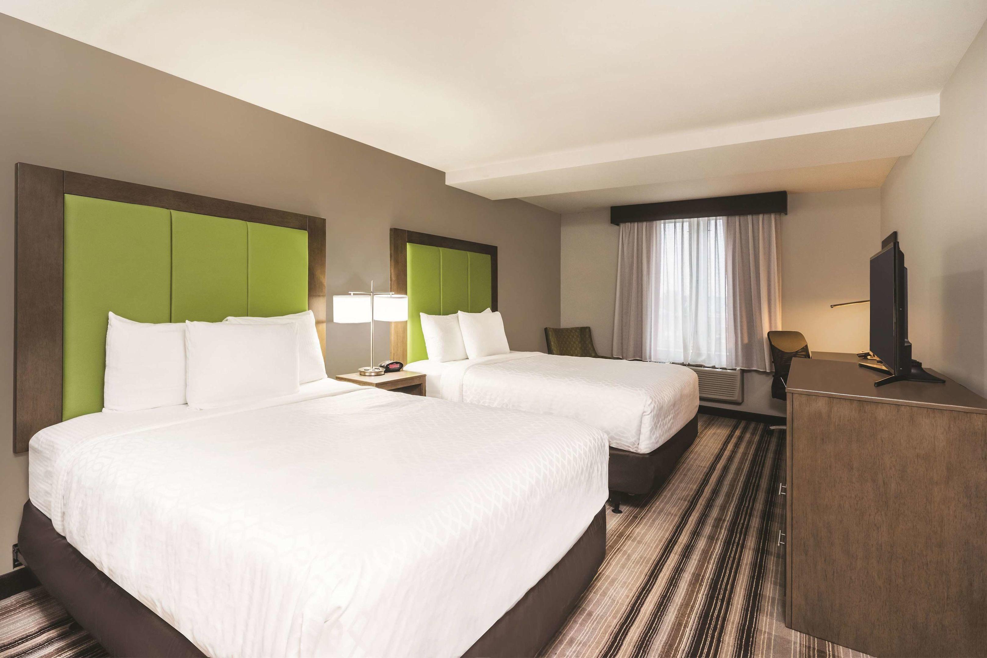 La Quinta Inn & Suites Brooklyn Central — photo 4