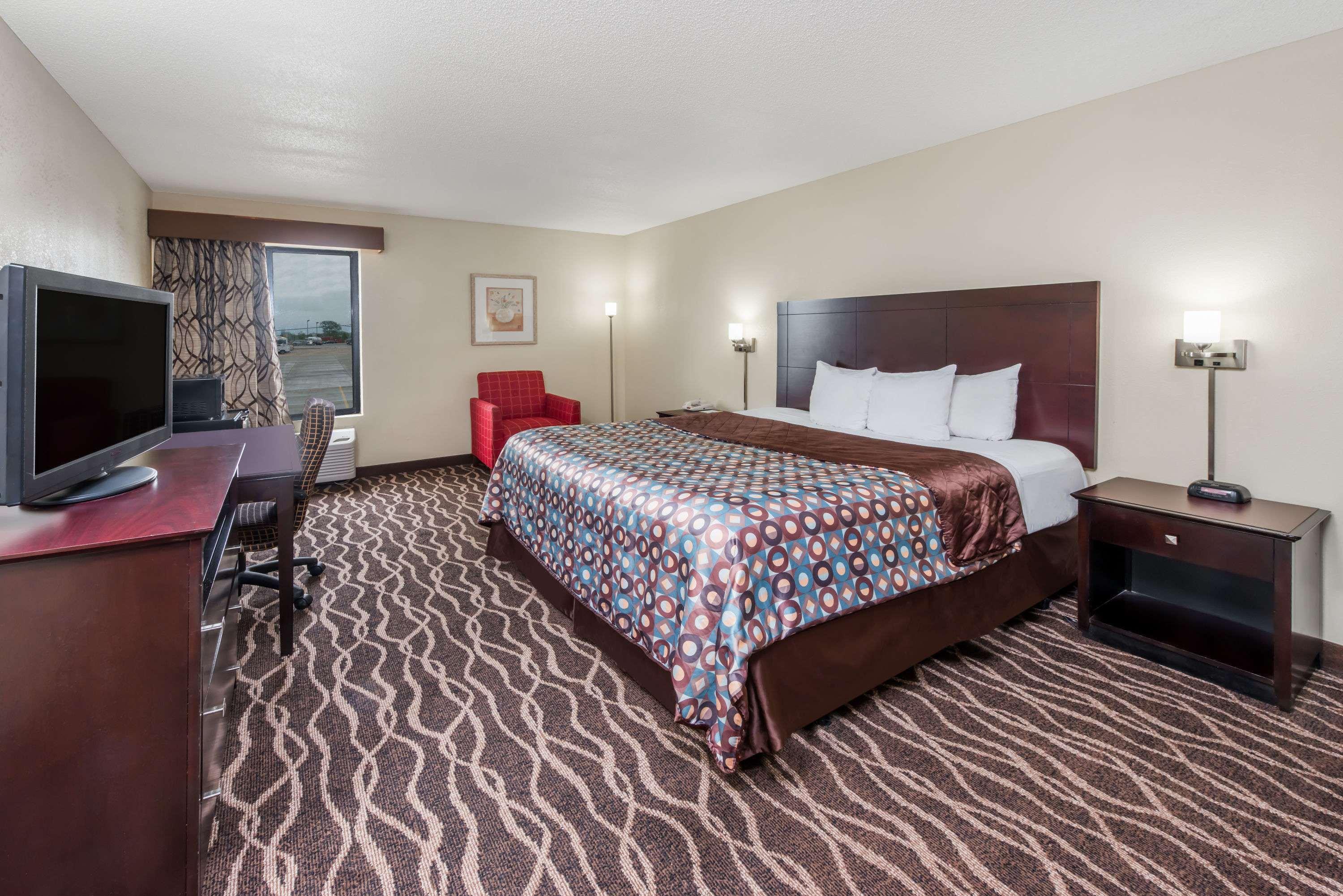 Days Inn & Suites by Wyndham Casey — photo 4