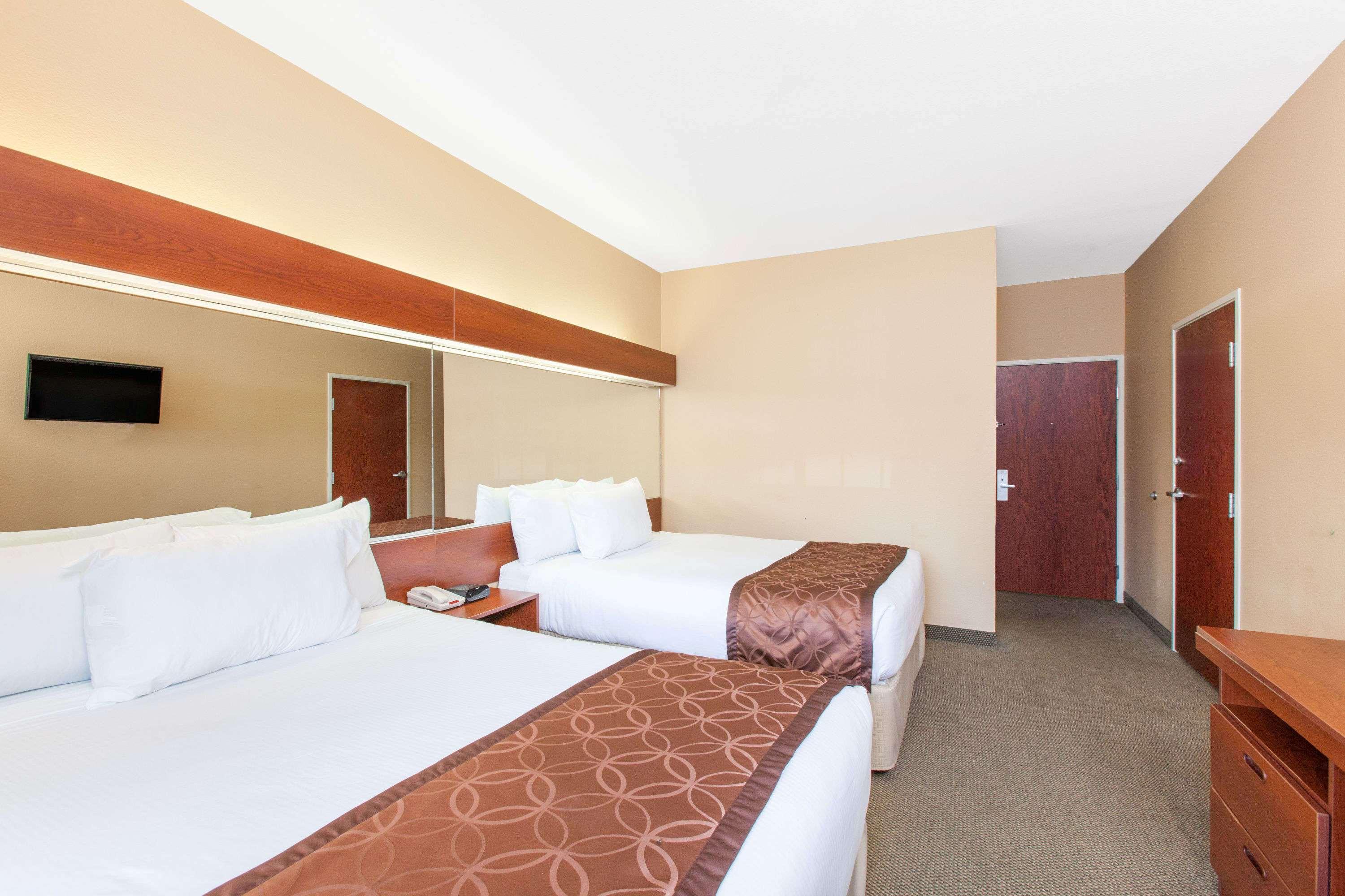 Microtel Inn & Suites Rogers — photo 3