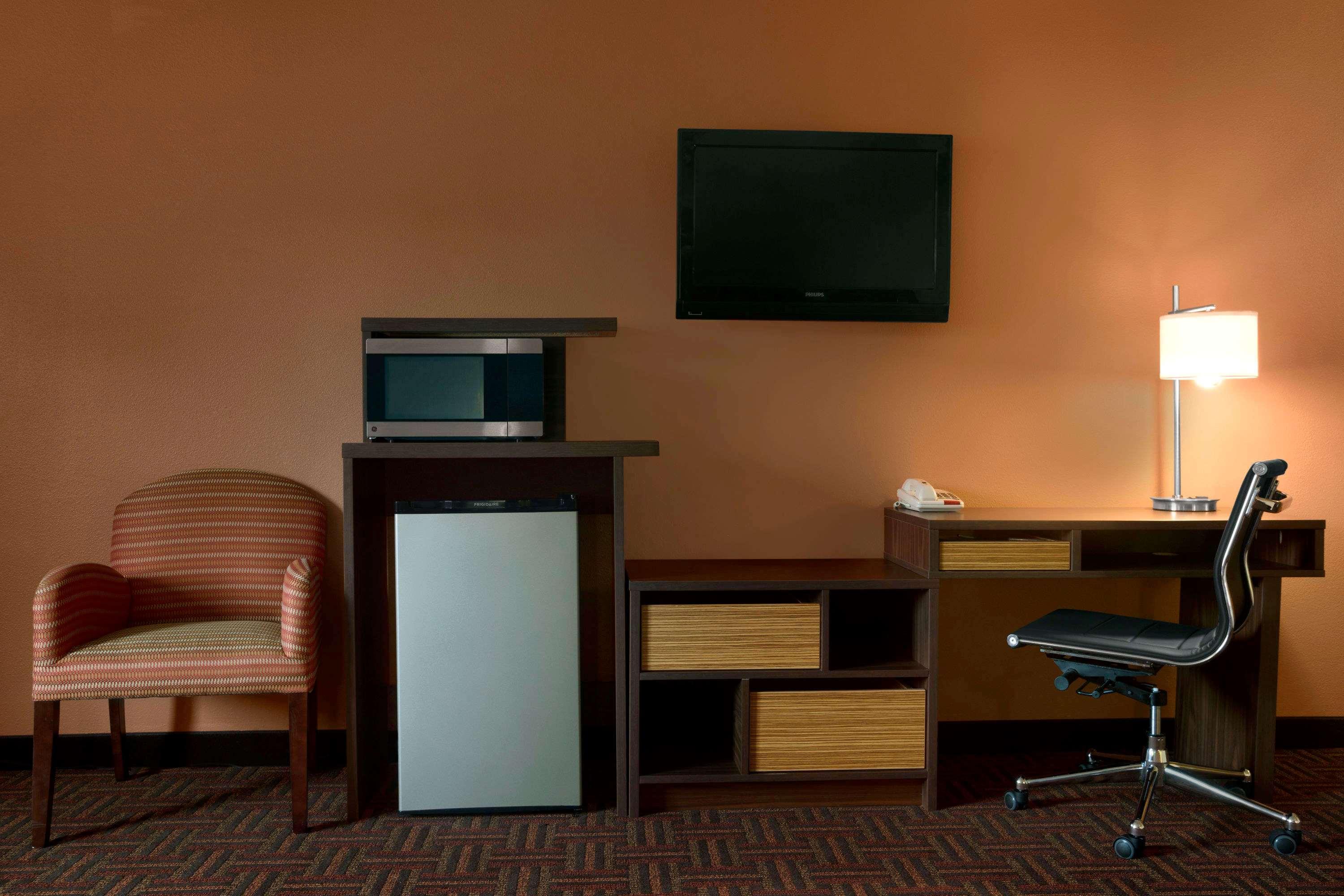 Super 8 by Wyndham Peoria East — photo 4