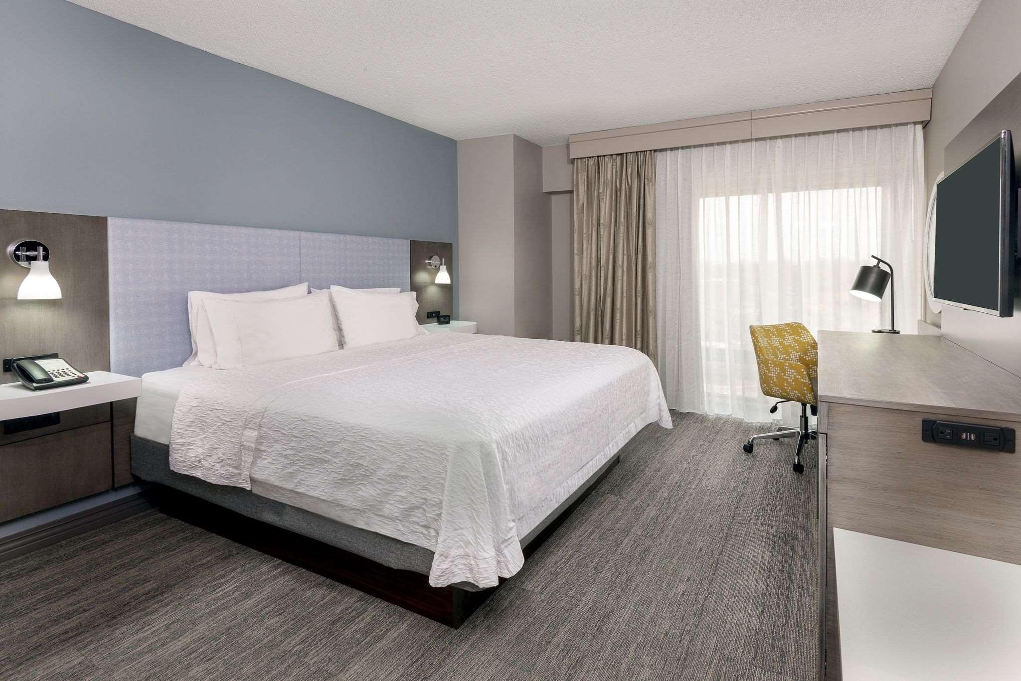 Hampton Inn & Suites Country Club Plaza — photo 4