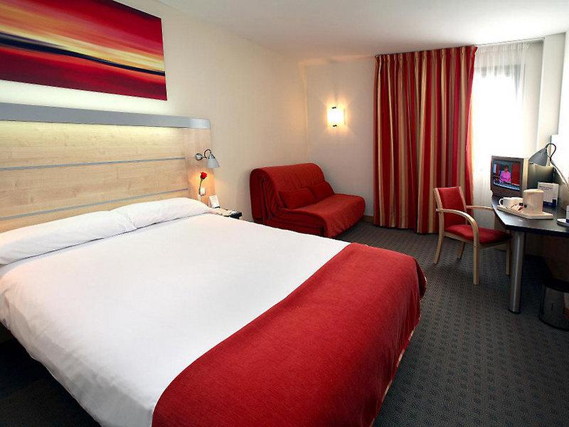 Holiday Inn Express Molins de Rei — photo 4