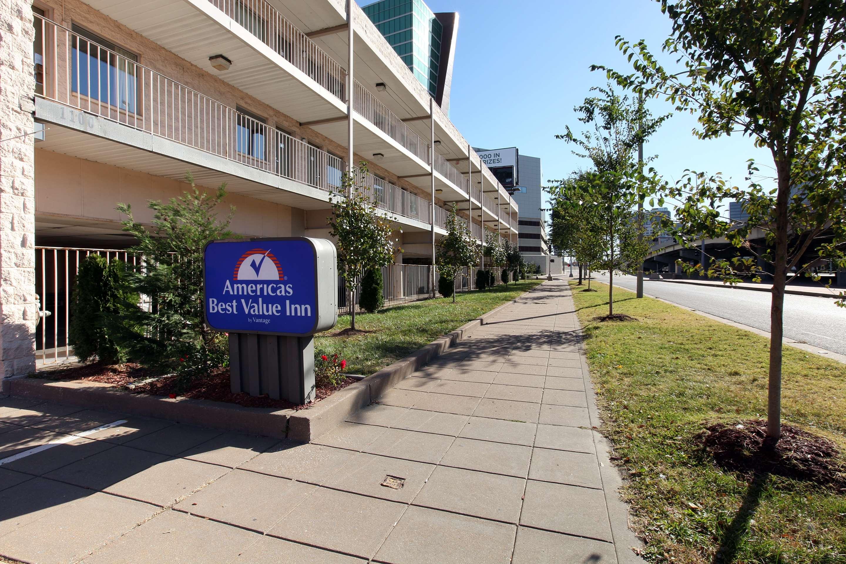 Americas Best Value Inn St Louis Downtown — photo 4