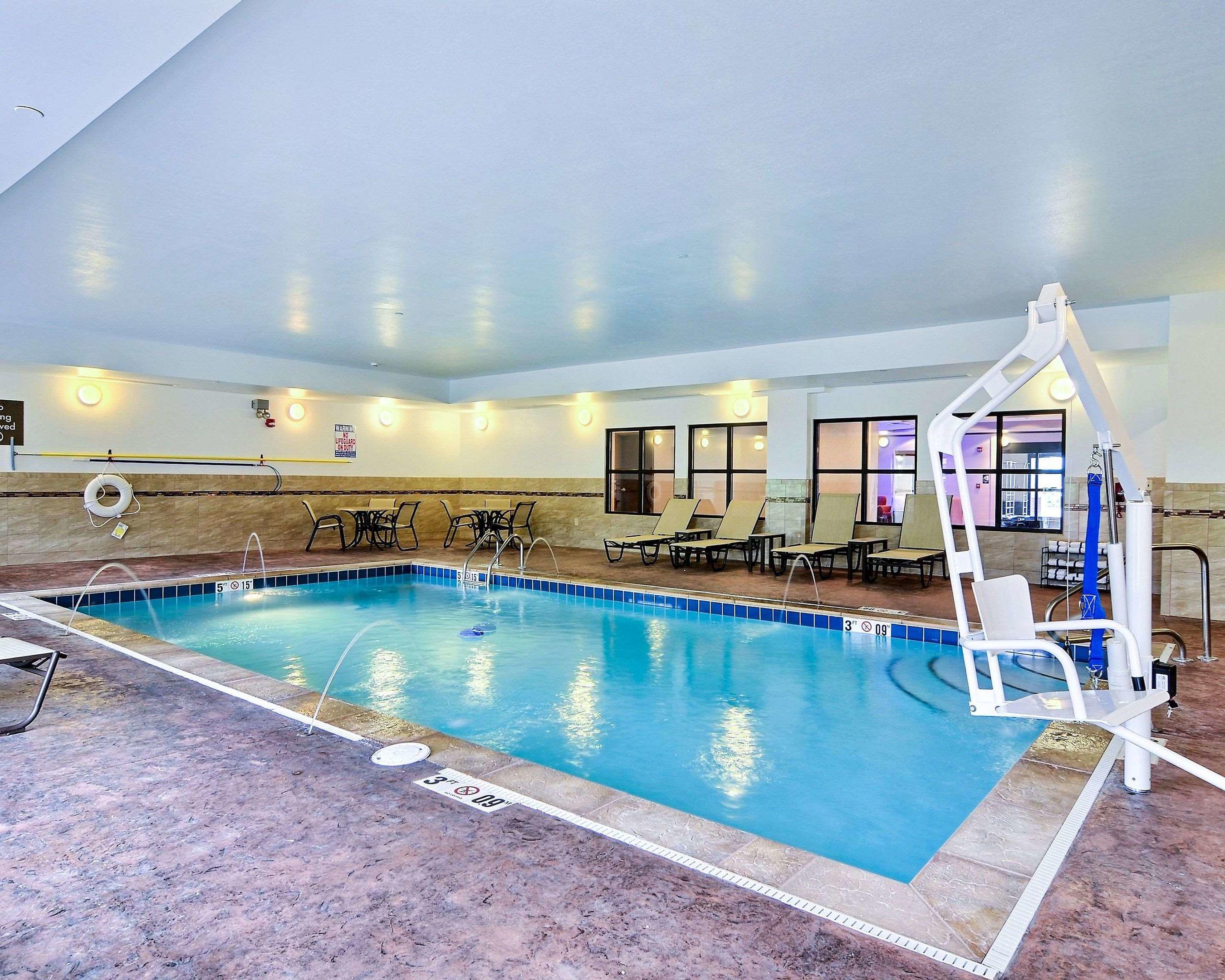 Comfort Suites Uniontown — photo 4