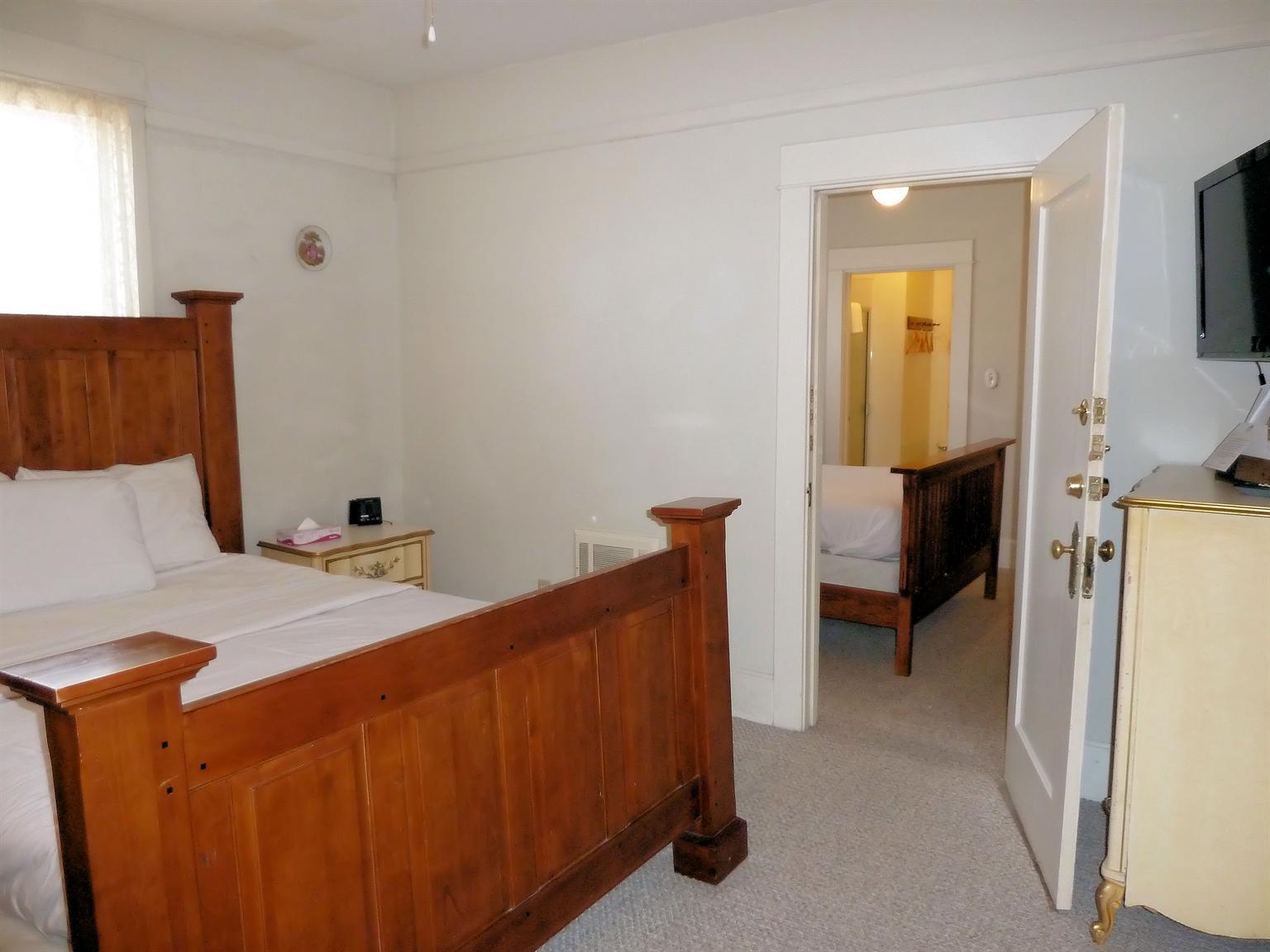 Americas Best Value Inn & Suites - Royal Carriage — photo 5